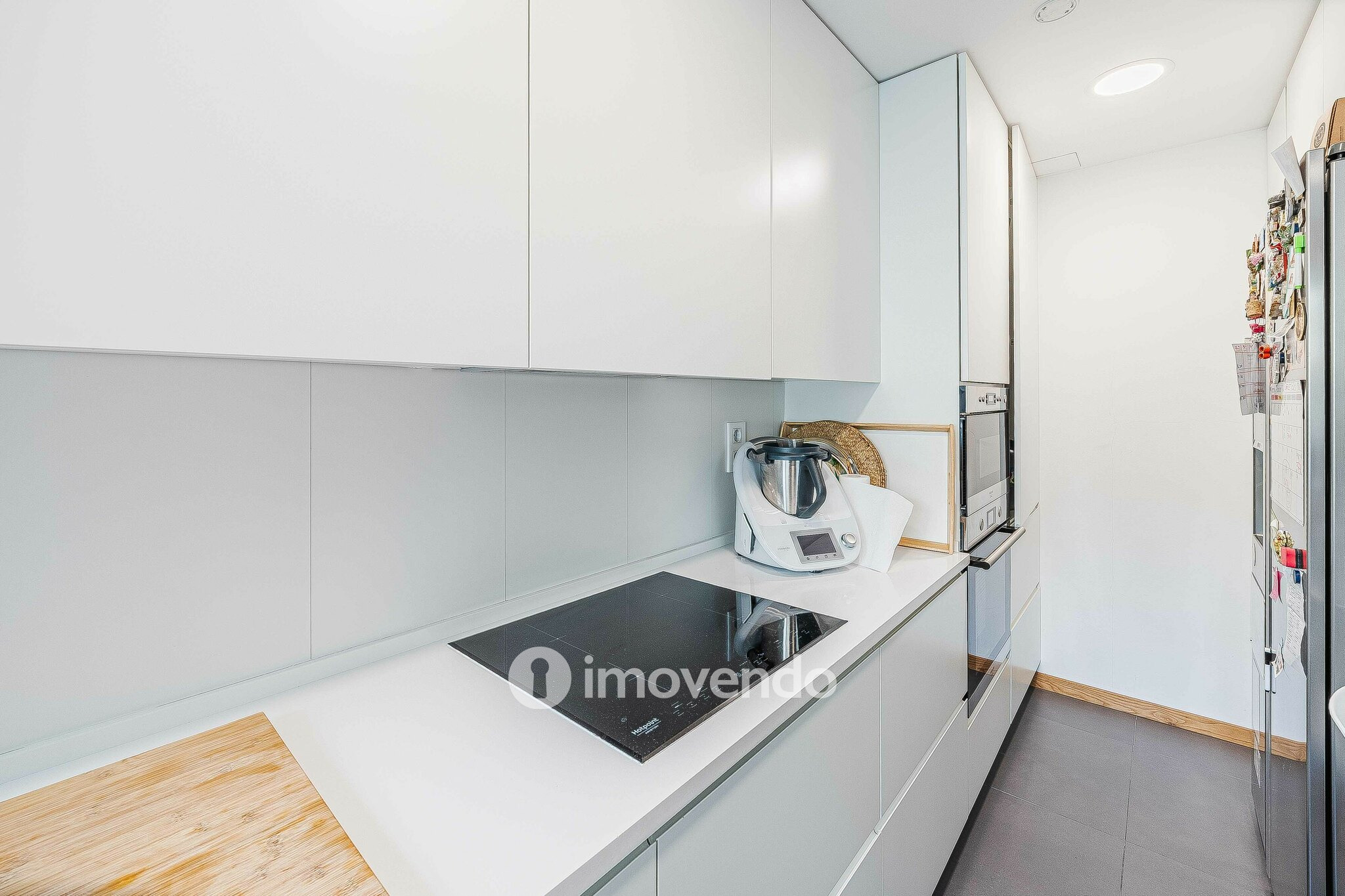 Apartamento T2 exclusivo, com estacionamento, no Parque das Nações