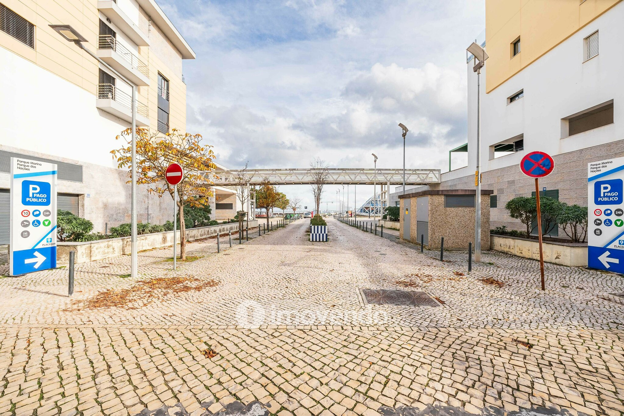 Apartamento T2 exclusivo, com estacionamento, no Parque das Nações