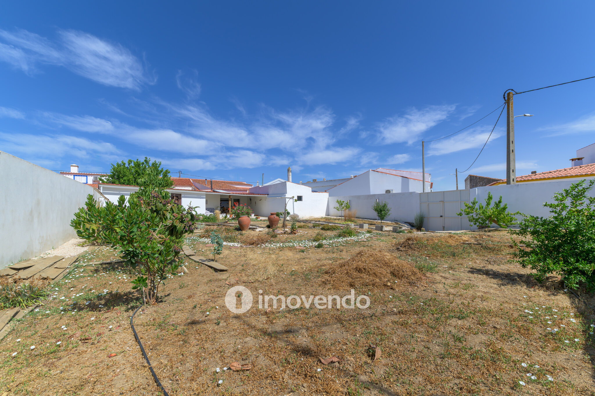 Moradia T3 com cozinha equipada, no centro da paisagem Alentejana