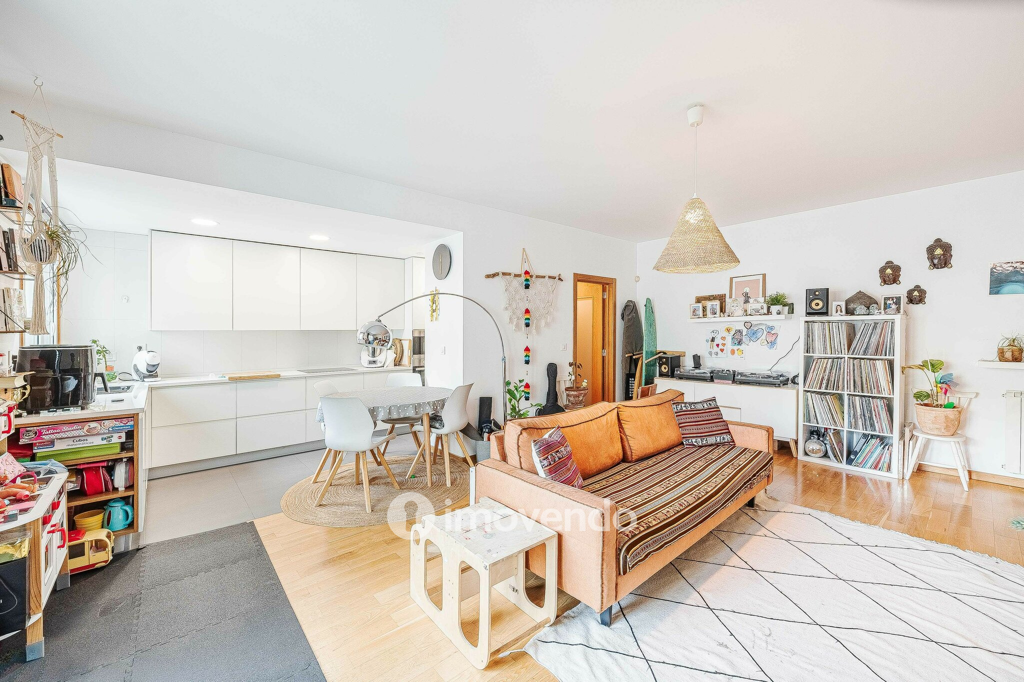 Apartamento T2 exclusivo, com estacionamento, no Parque das Nações