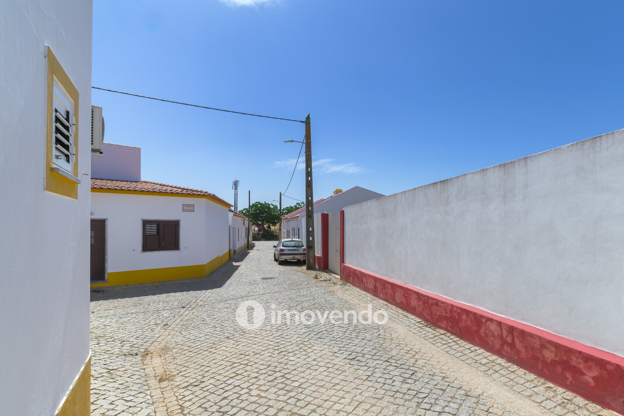 Moradia T3 com cozinha equipada, no centro da paisagem Alentejana