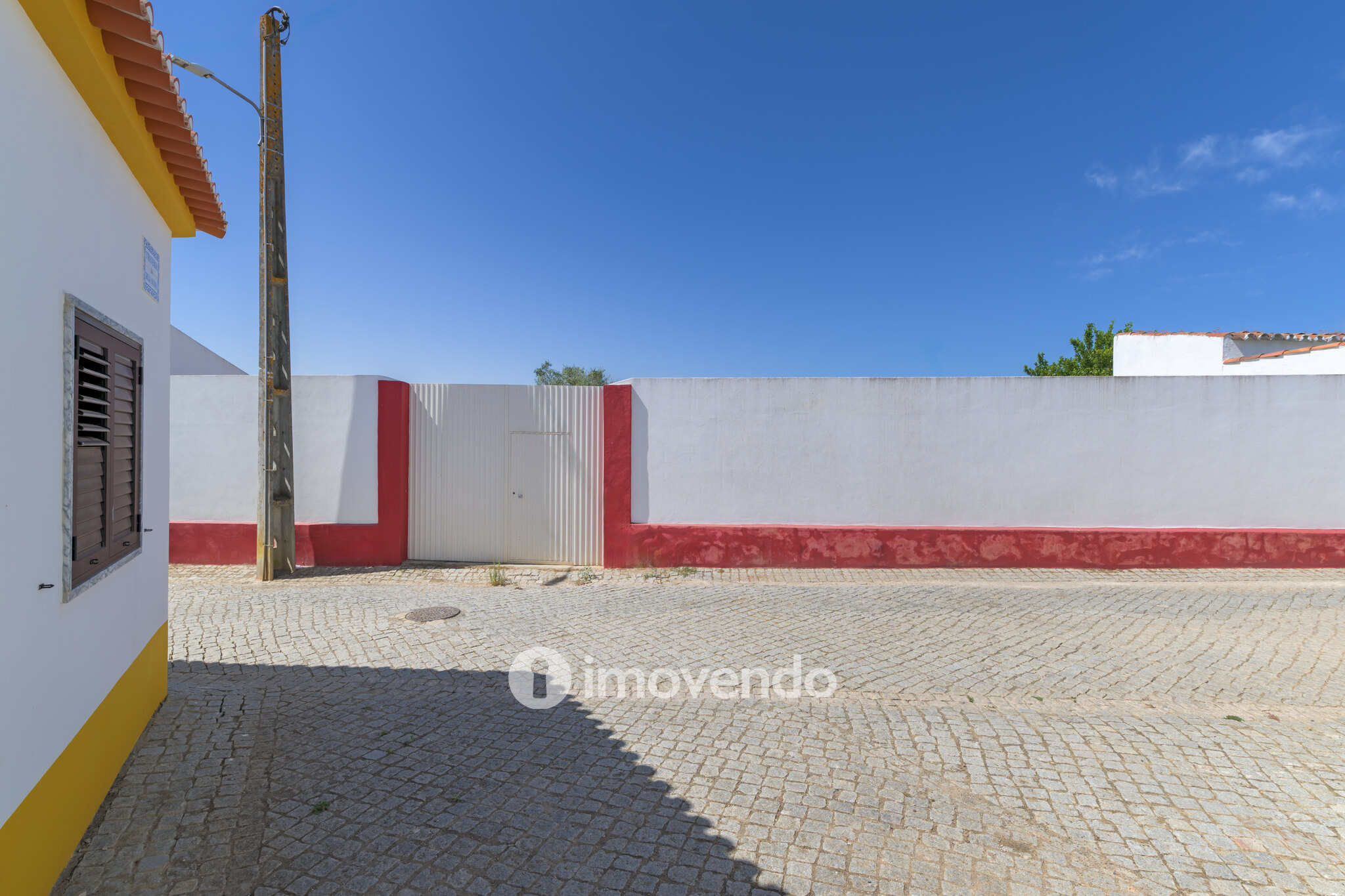 Moradia T3 com cozinha equipada, no centro da paisagem Alentejana