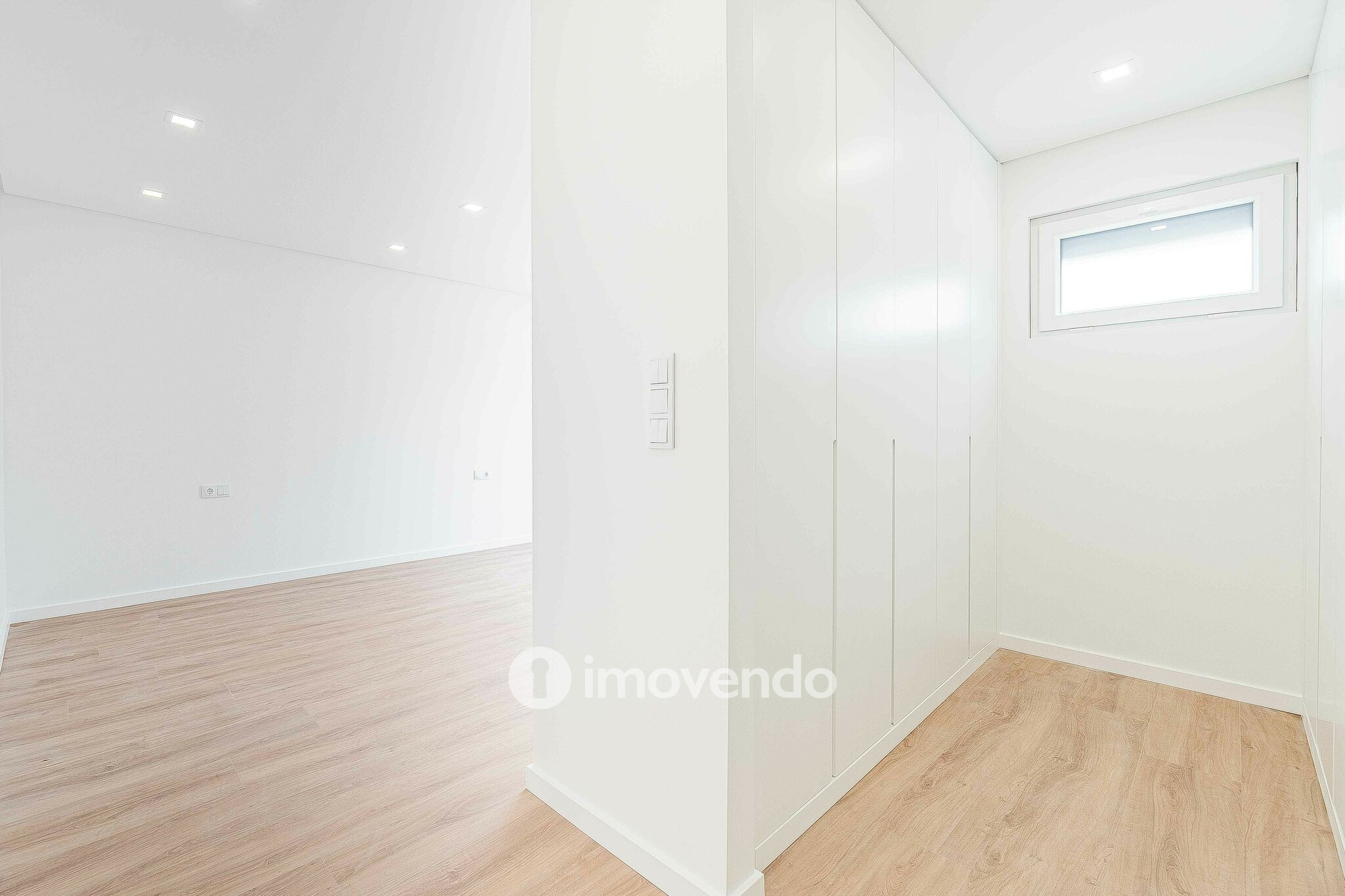 Moradia T4 moderna, com piscina de água salgada e garagem, no Montijo