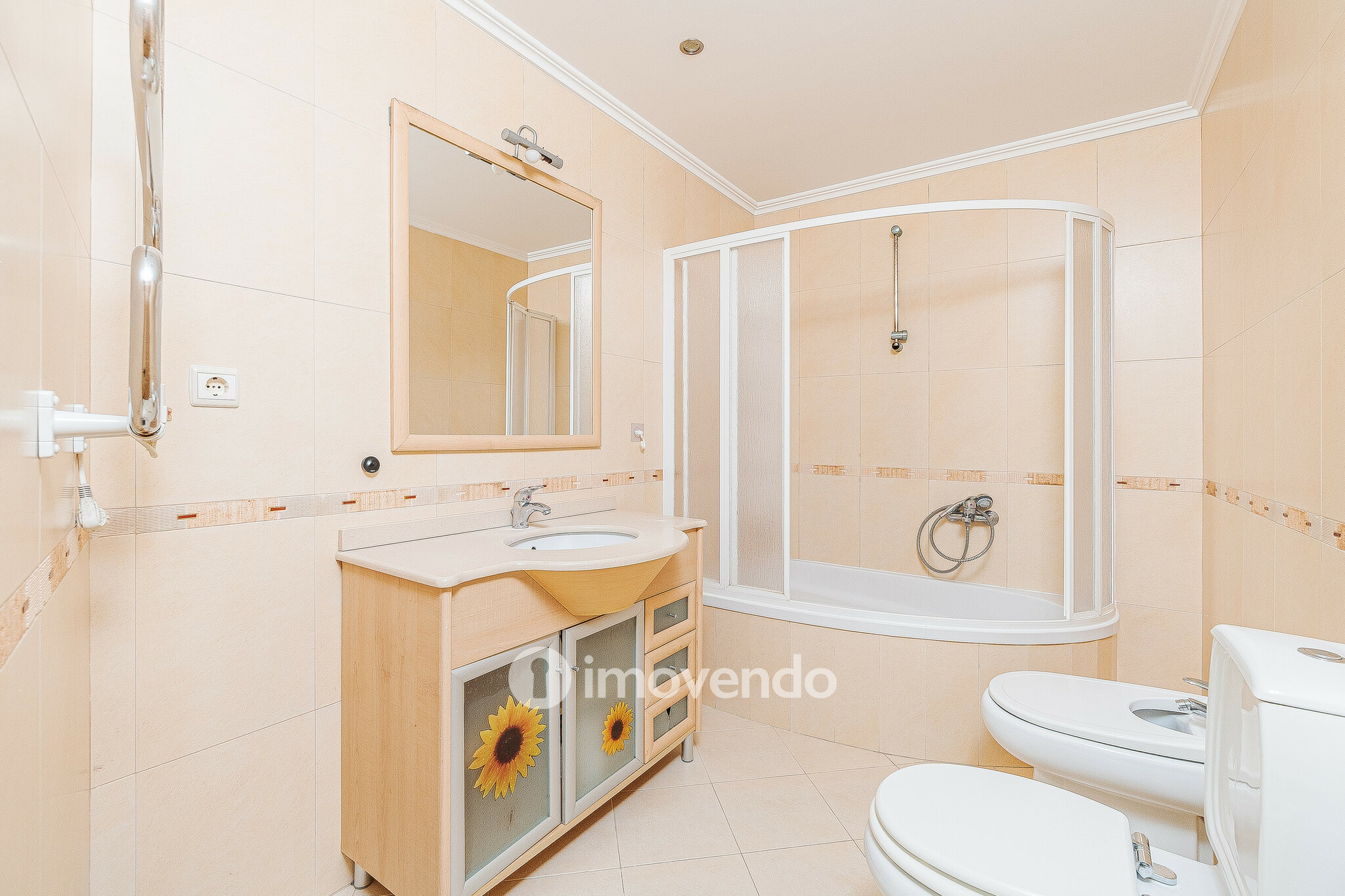 Apartamento T3 com estacionamento em S. João dos Montes