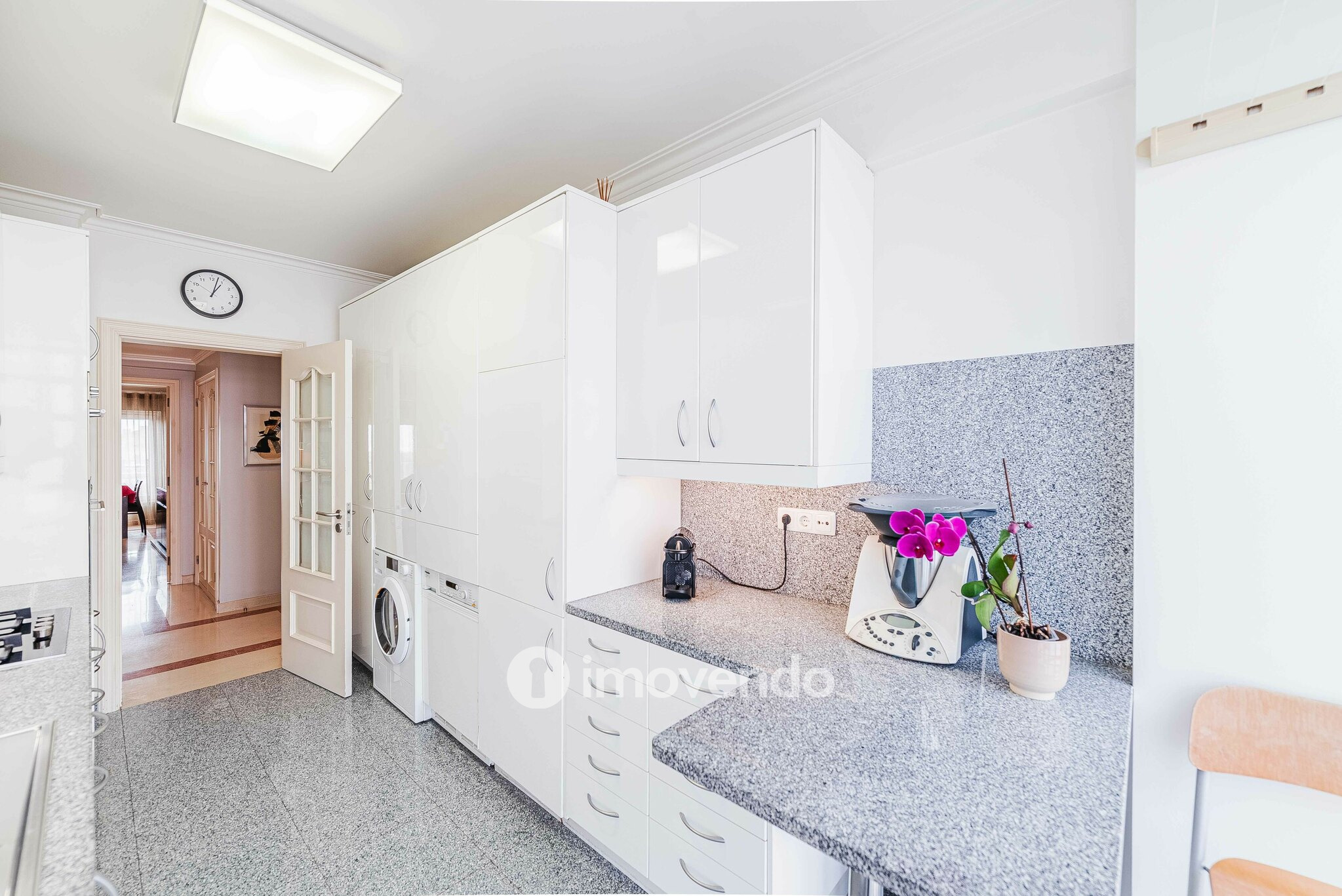 Apartamento T3 exclusivo, com garagem e vista mar, na Parede