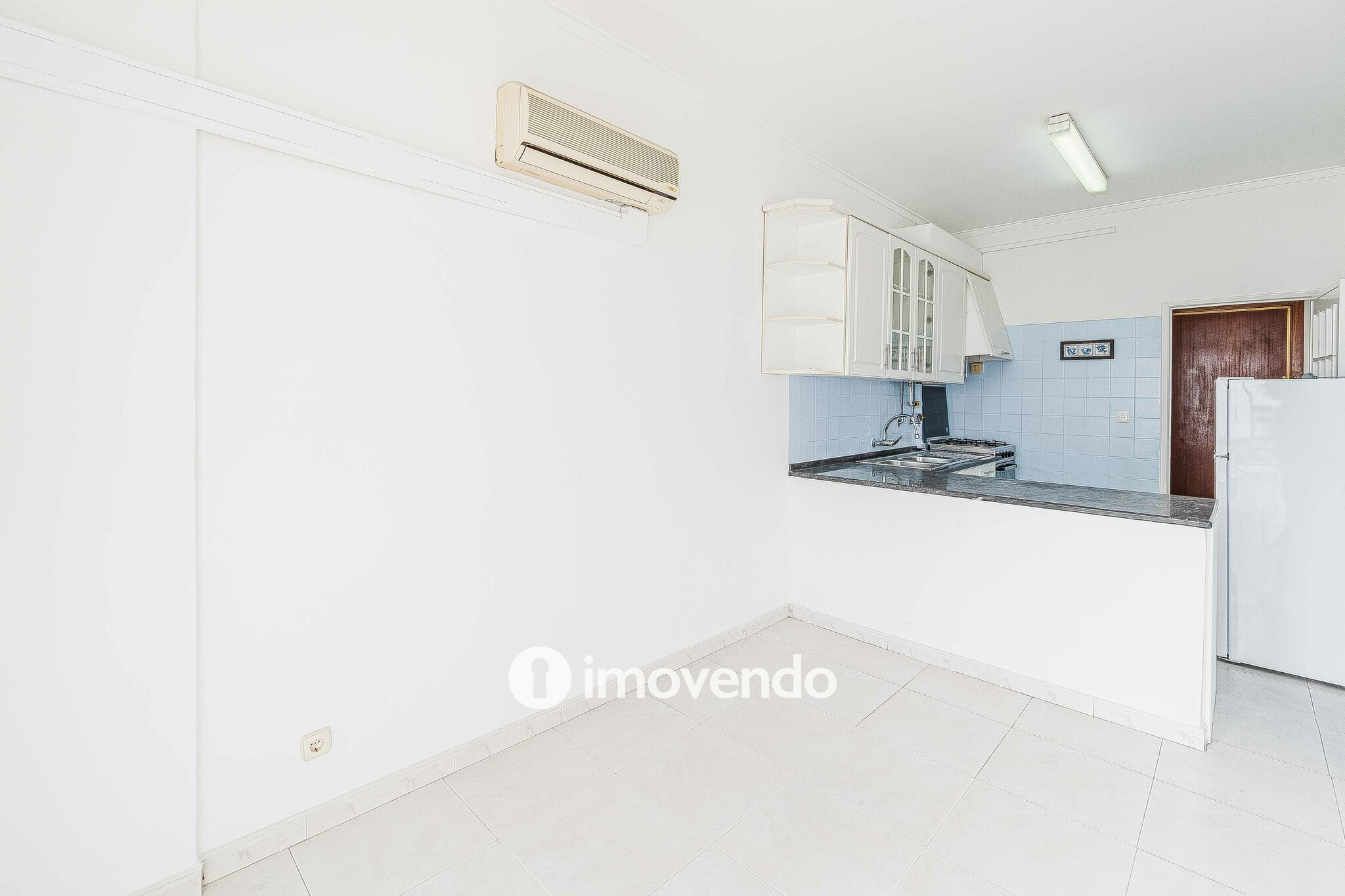 Apartamento T2 com áreas amplas, em Odivelas