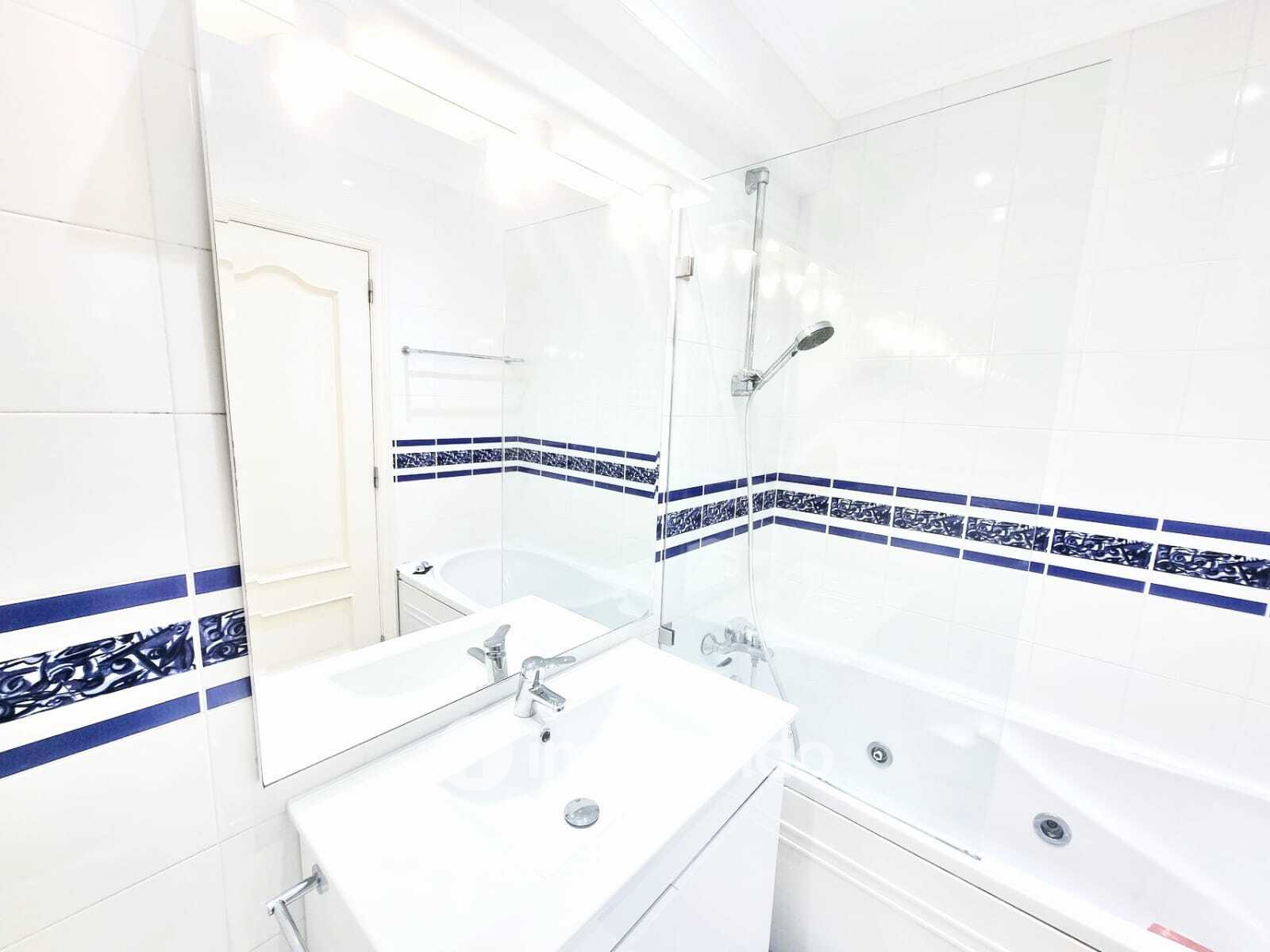 Apartamento T3 exclusivo, com garagem e vista mar, na Parede