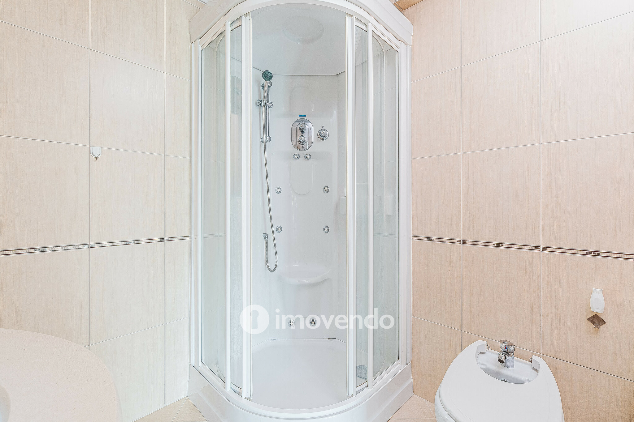 Apartamento T3 com estacionamento em S. João dos Montes