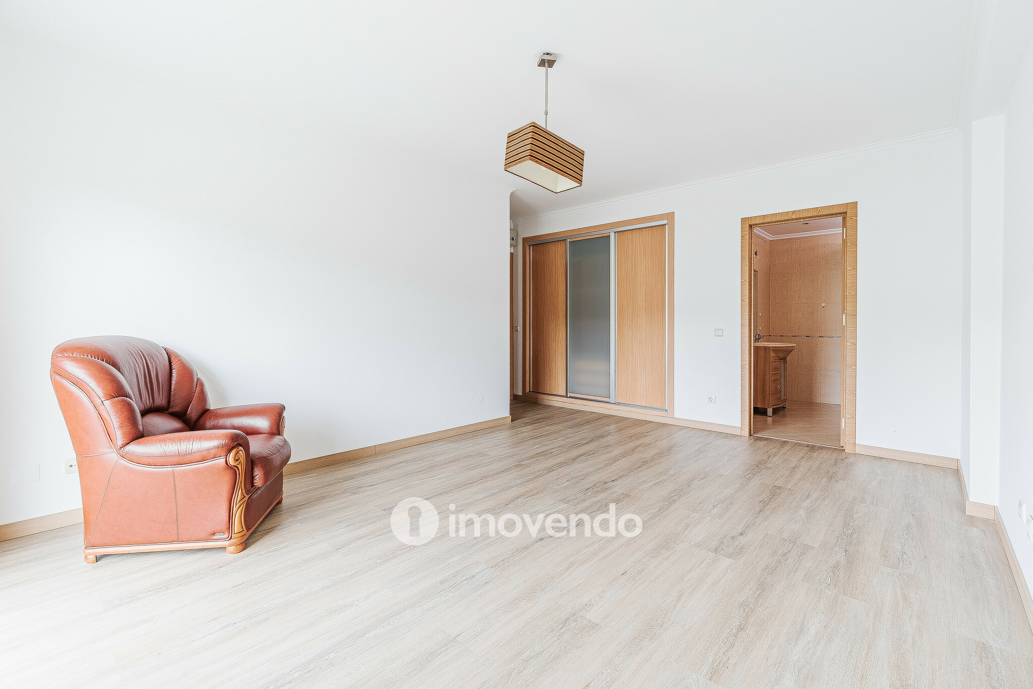 Apartamento T3 com estacionamento em S. João dos Montes