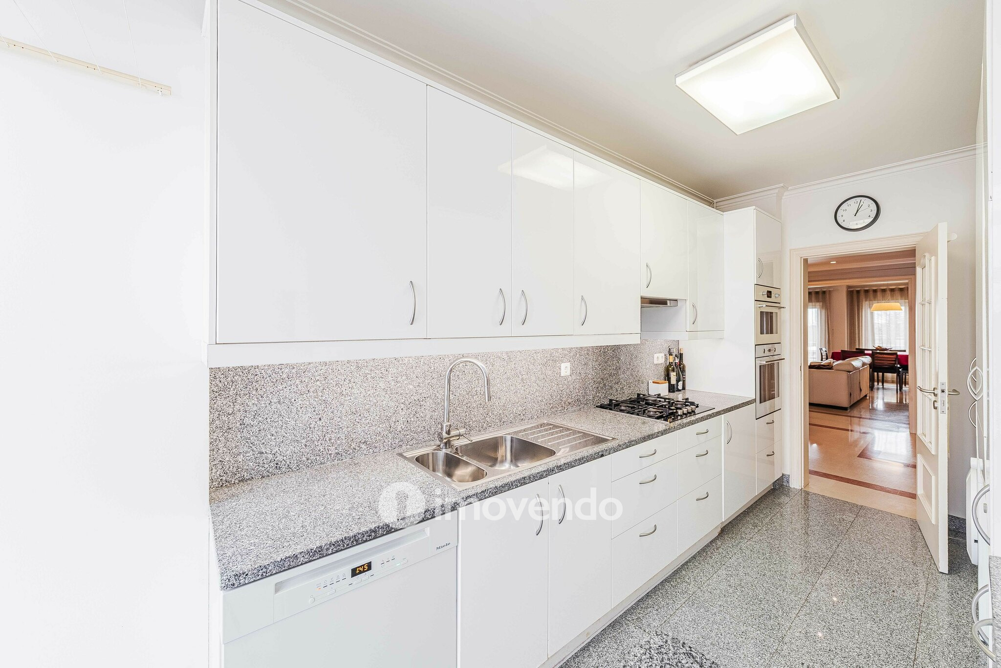 Apartamento T3 exclusivo, com garagem e vista mar, na Parede