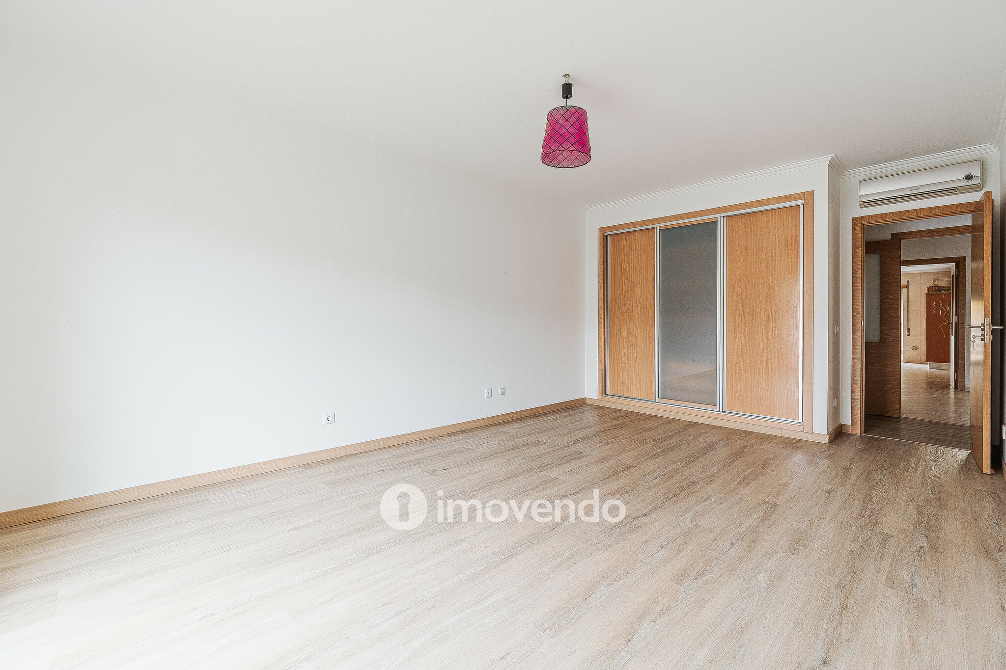 Apartamento T3 com estacionamento em S. João dos Montes