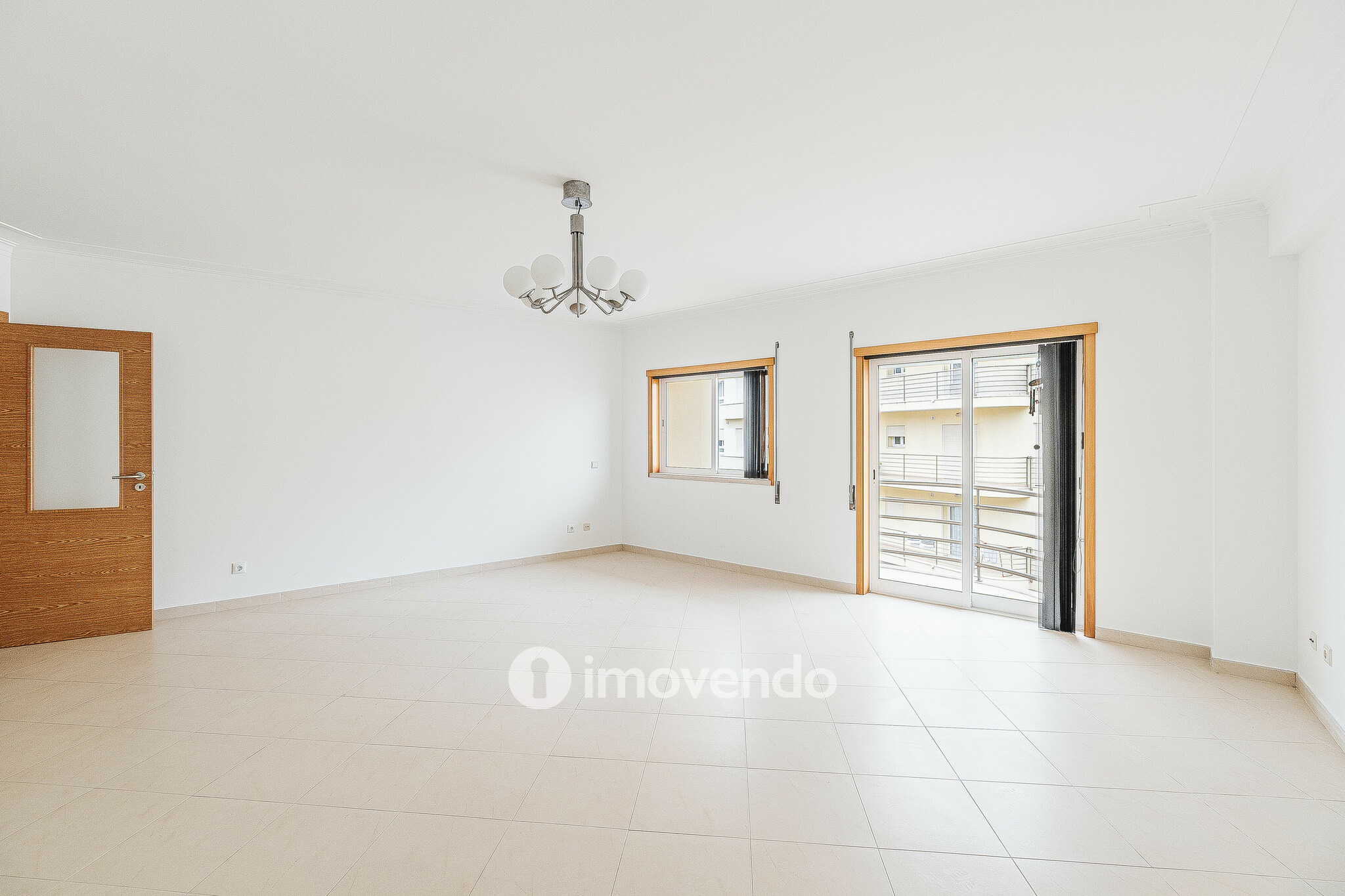 Apartamento T3 com estacionamento em S. João dos Montes