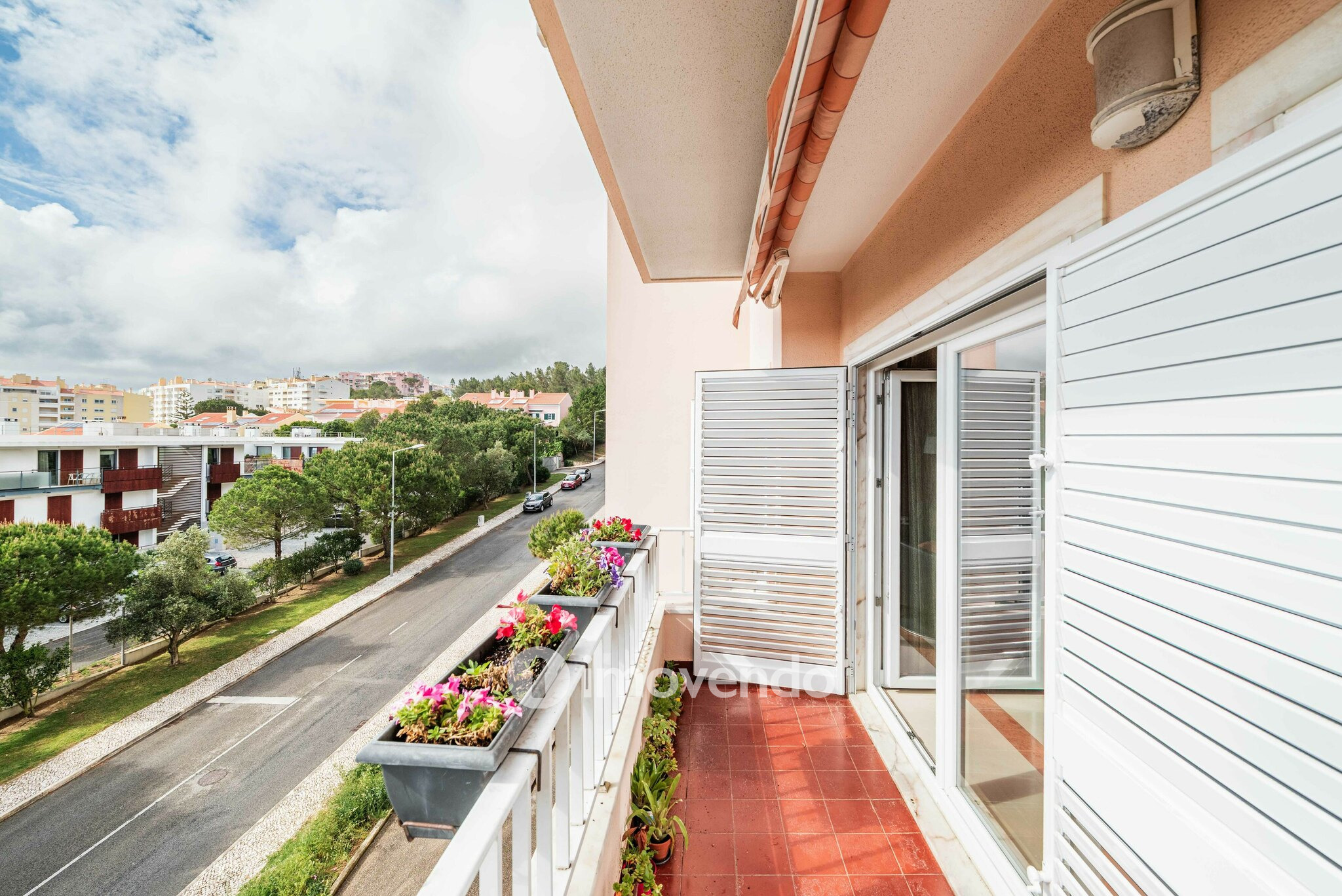 Apartamento T3 exclusivo, com garagem e vista mar, na Parede