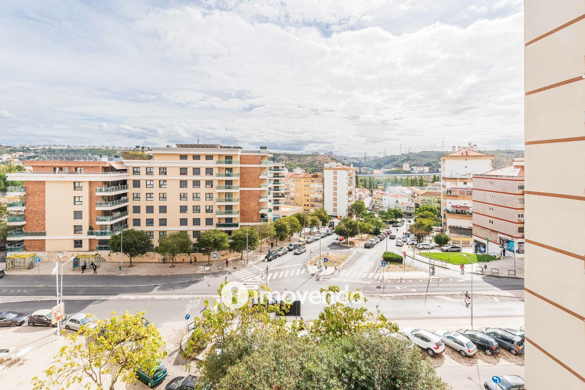 Apartamento T2 com áreas amplas, em Odivelas