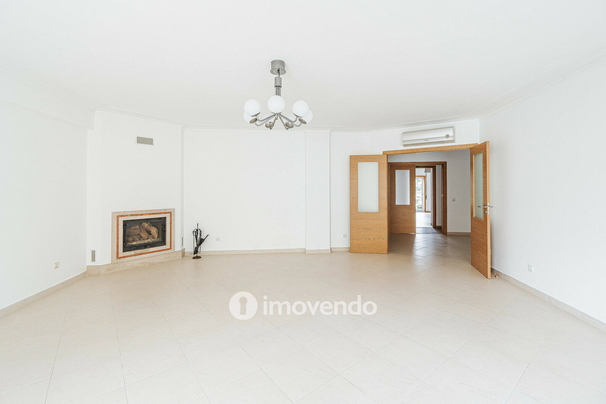 Apartamento T3 com estacionamento em S. João dos Montes