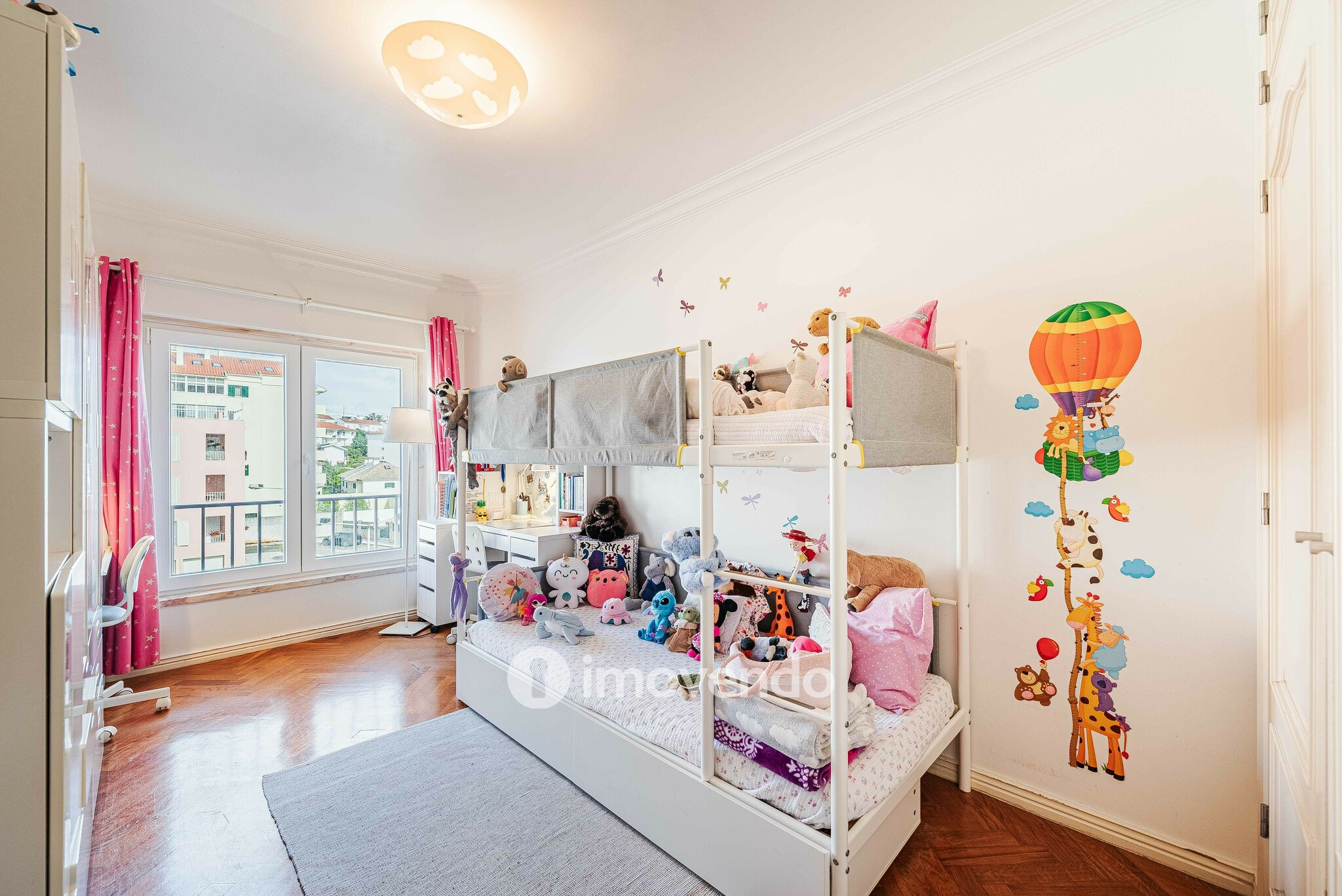 Apartamento T3 exclusivo, com garagem e vista mar, na Parede