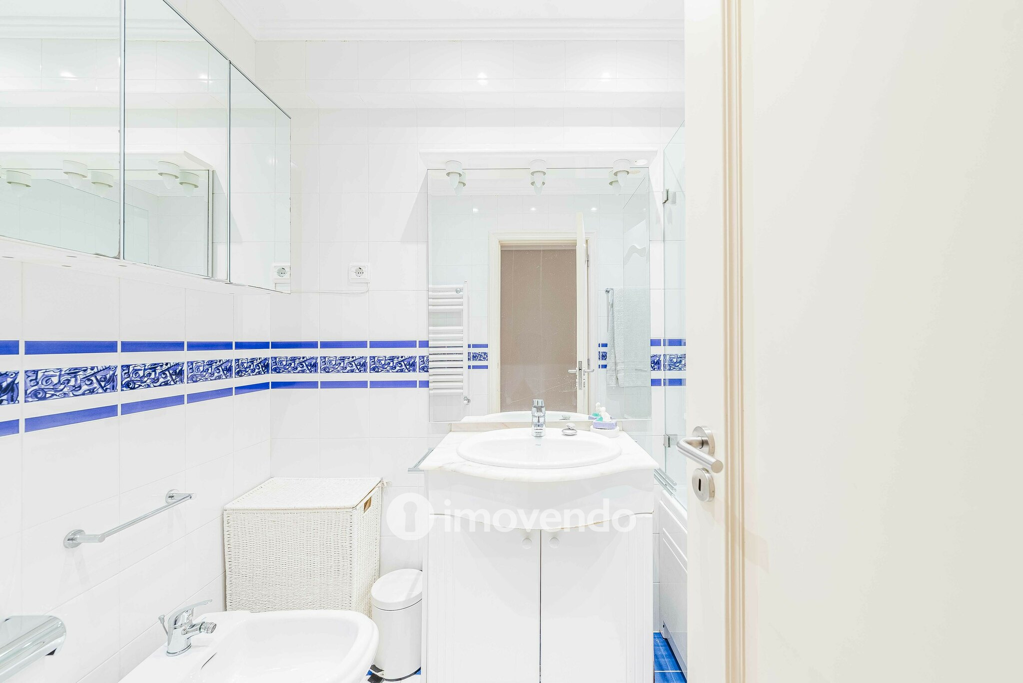 Apartamento T3 exclusivo, com garagem e vista mar, na Parede