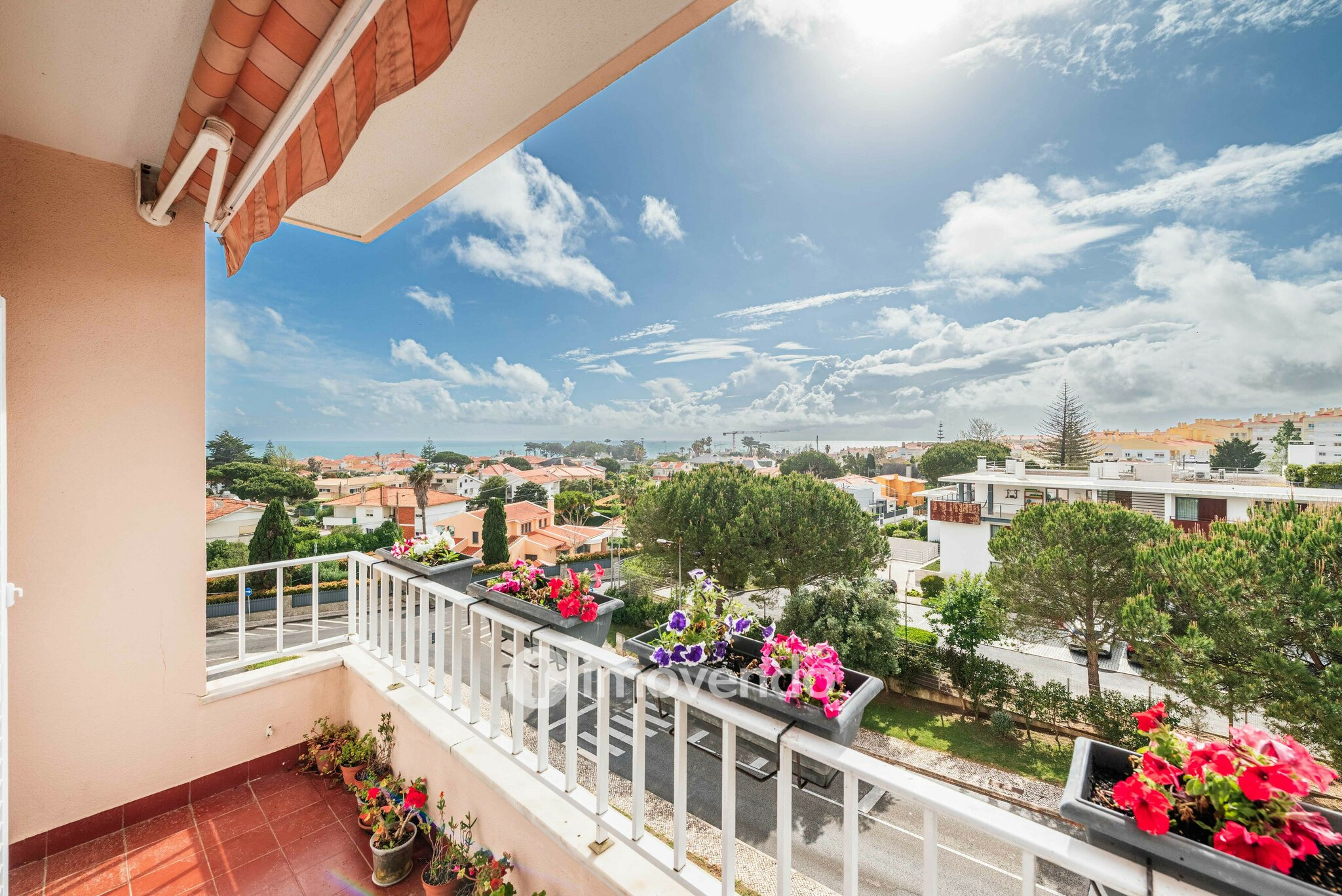 Apartamento T3 exclusivo, com garagem e vista mar, na Parede