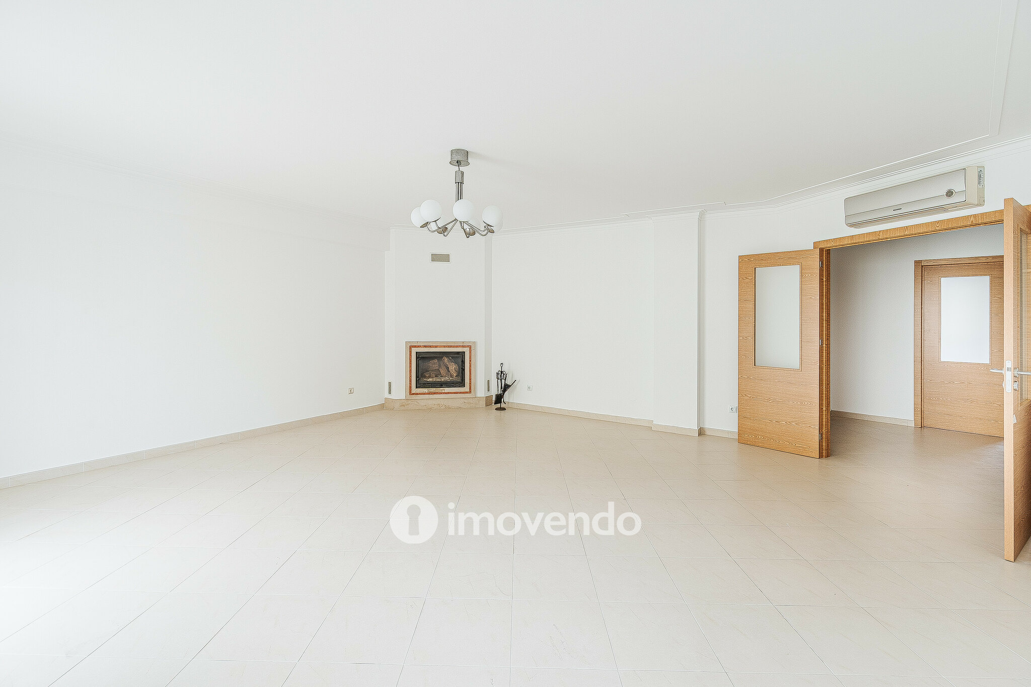 Apartamento T3 com estacionamento em S. João dos Montes