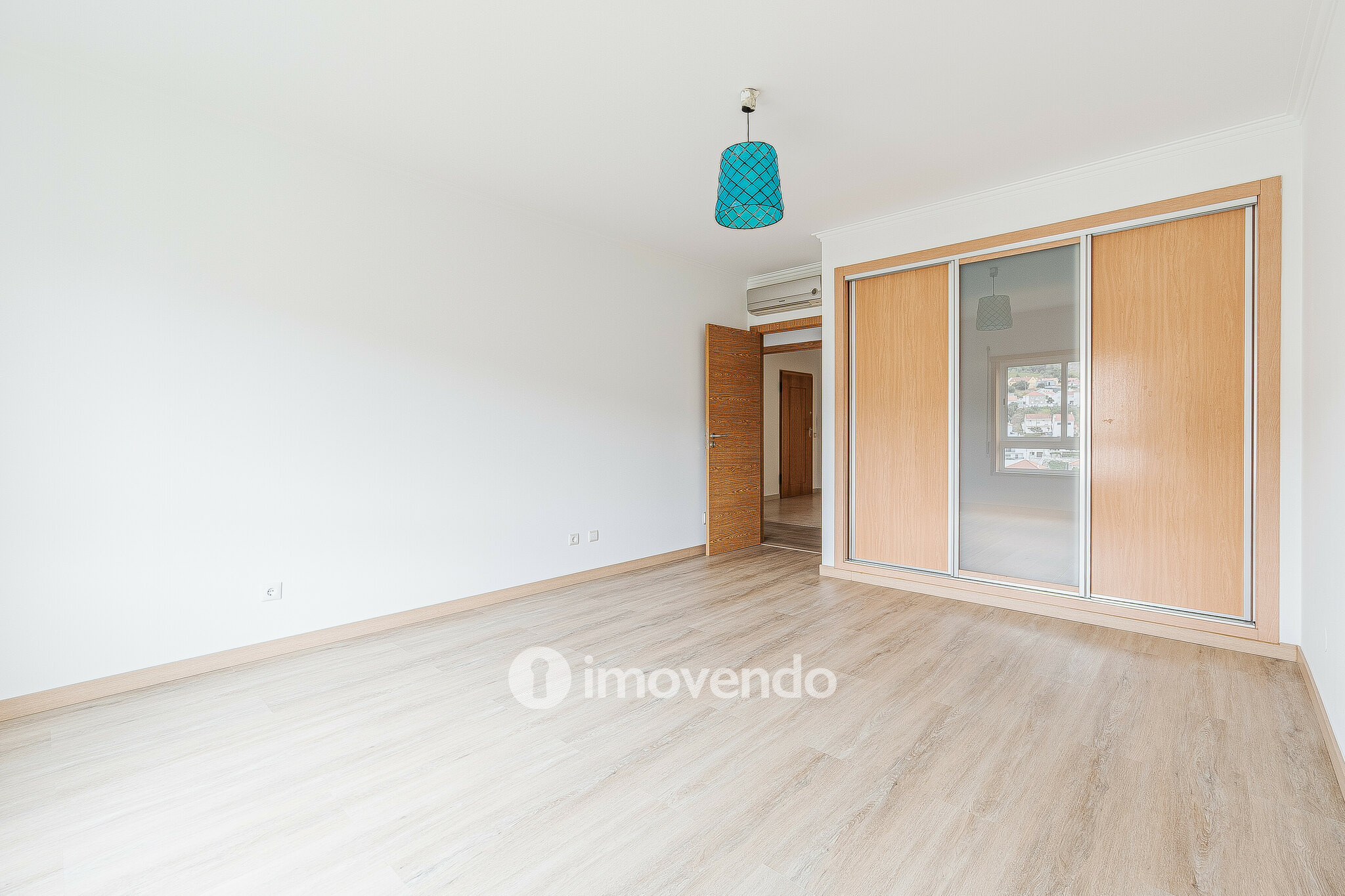 Apartamento T3 com estacionamento em S. João dos Montes