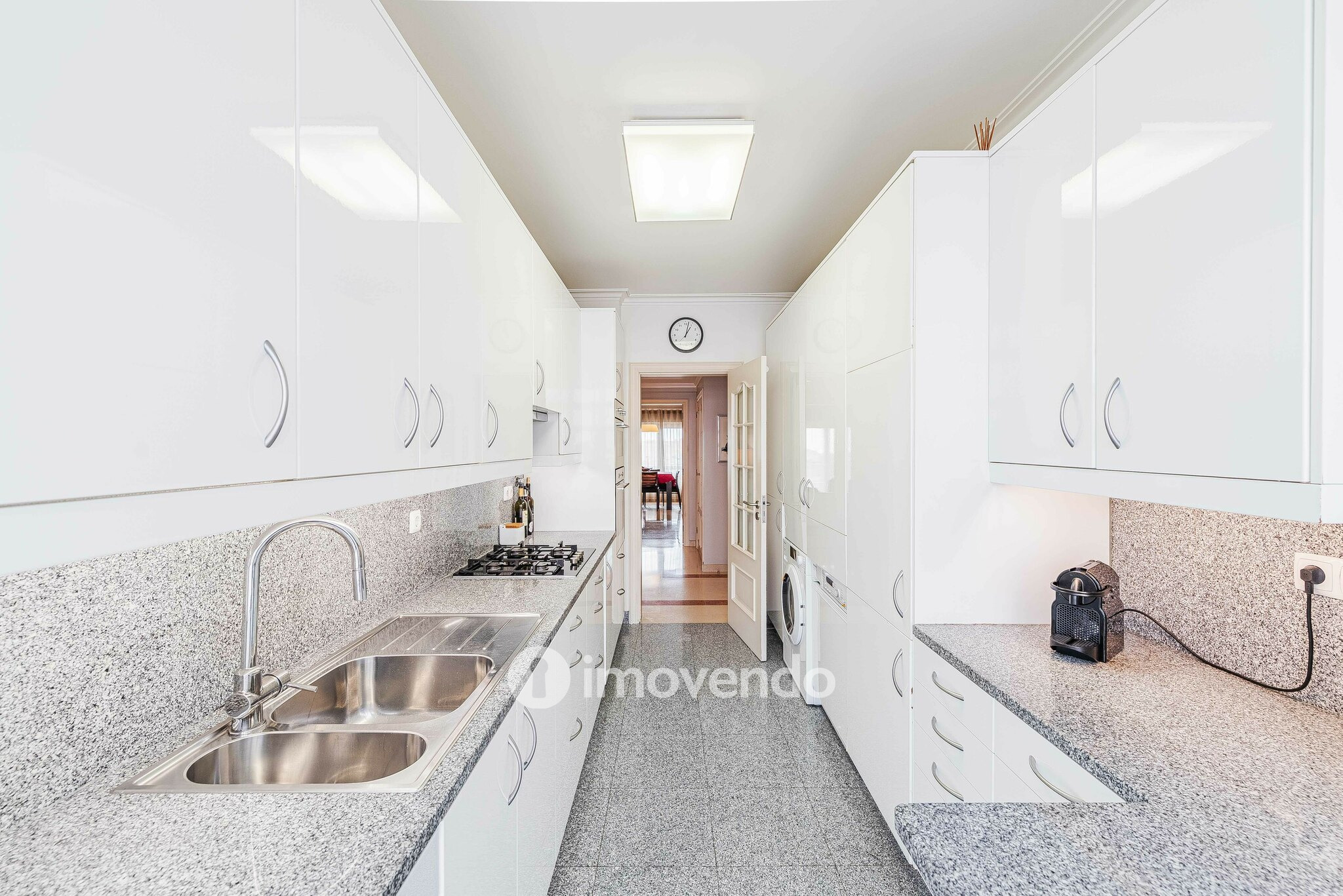 Apartamento T3 exclusivo, com garagem e vista mar, na Parede