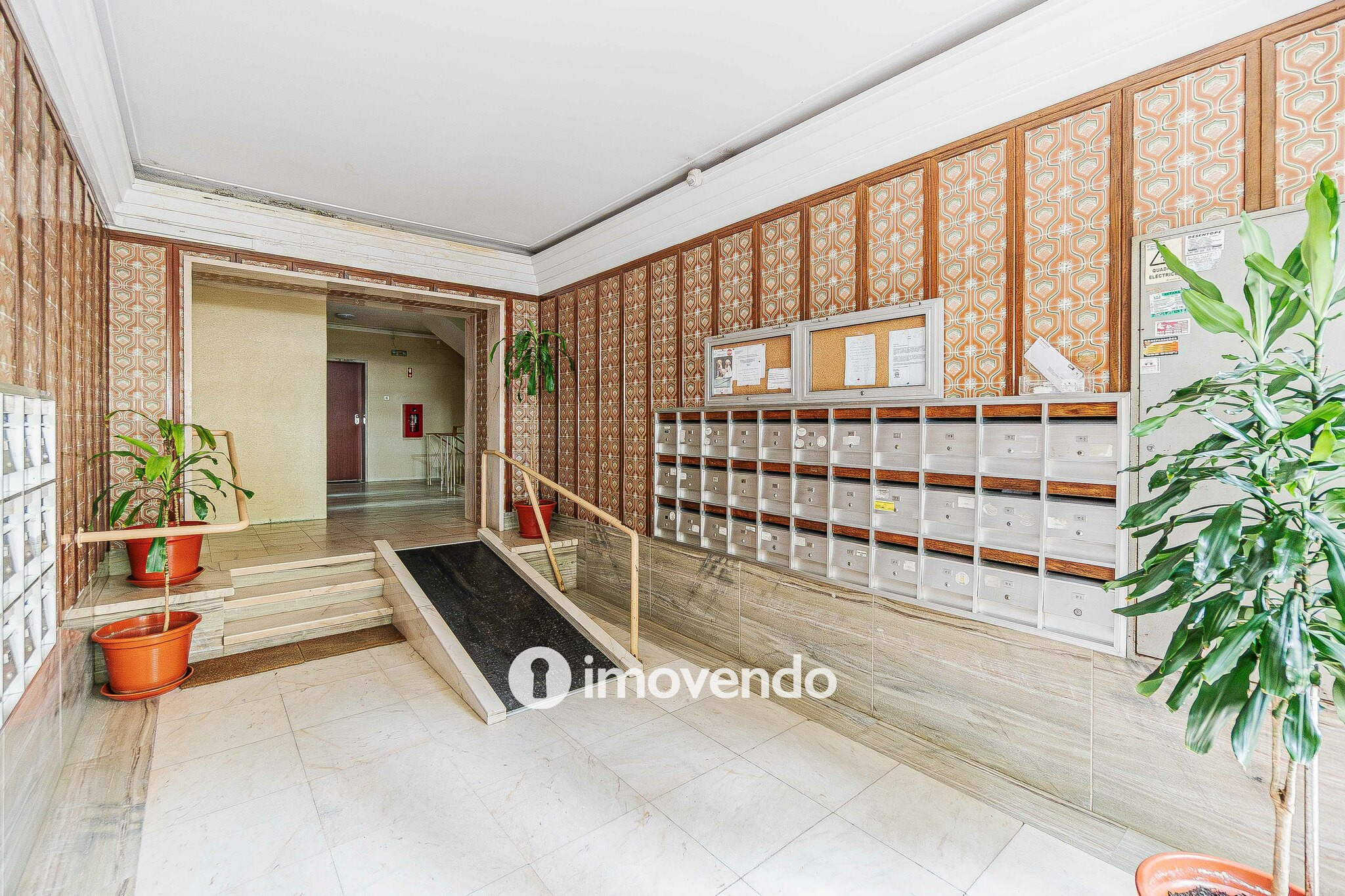 Apartamento T2 com áreas amplas, em Odivelas
