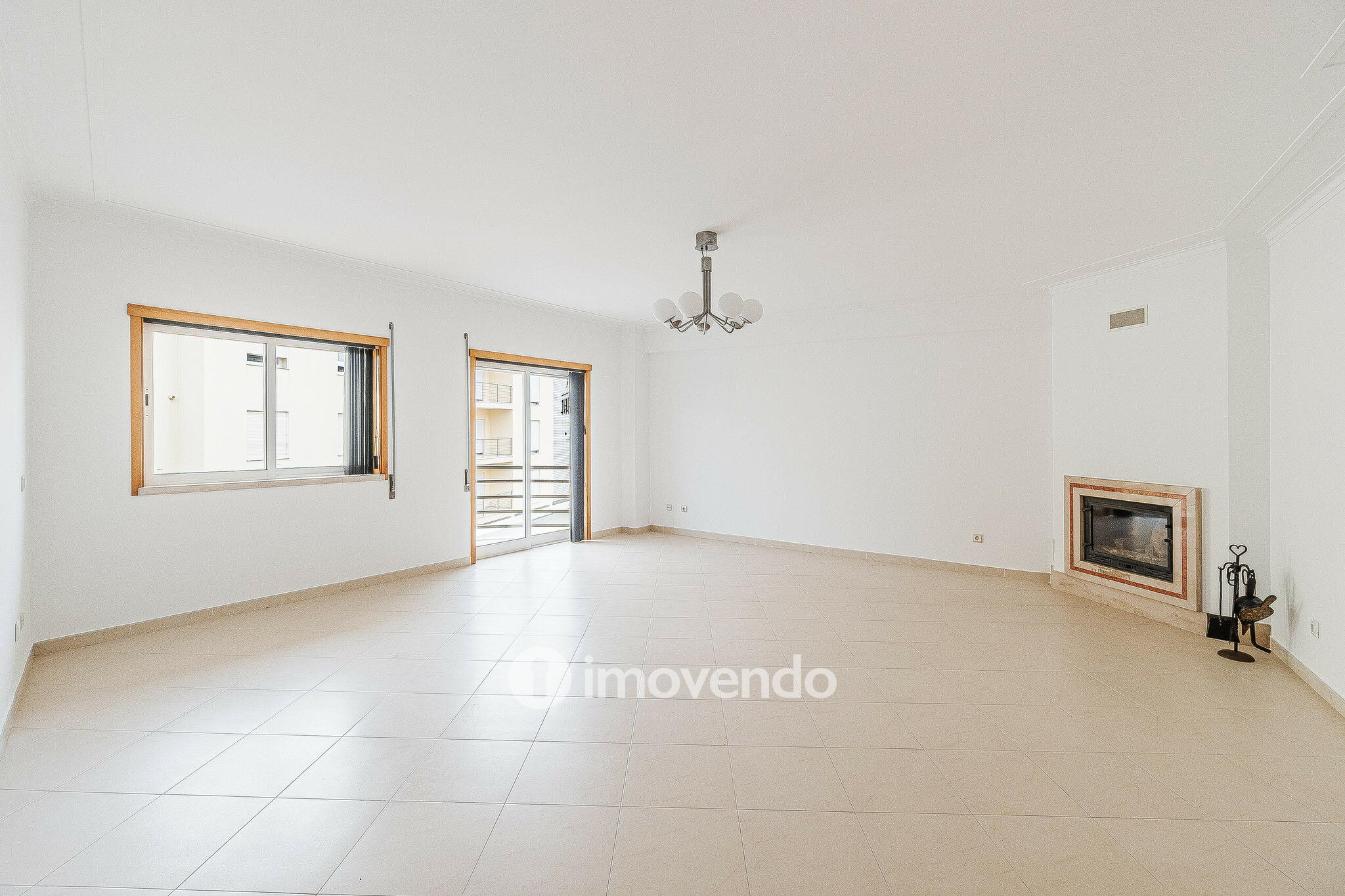 Apartamento T3 com estacionamento em S. João dos Montes