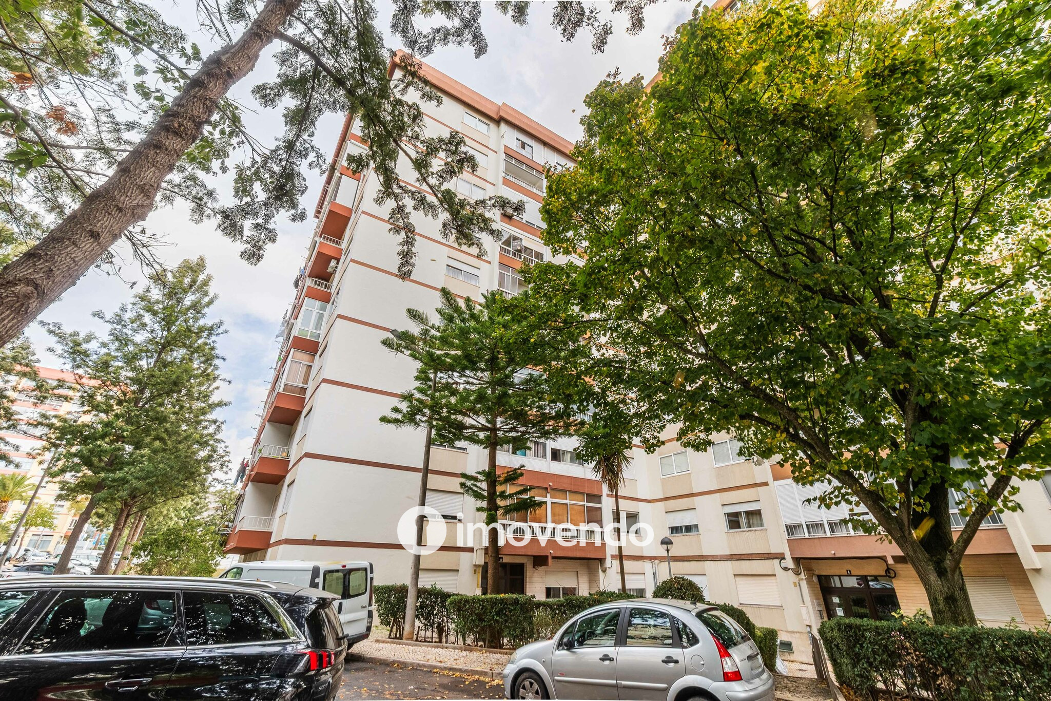 Apartamento T2 com áreas amplas, em Odivelas