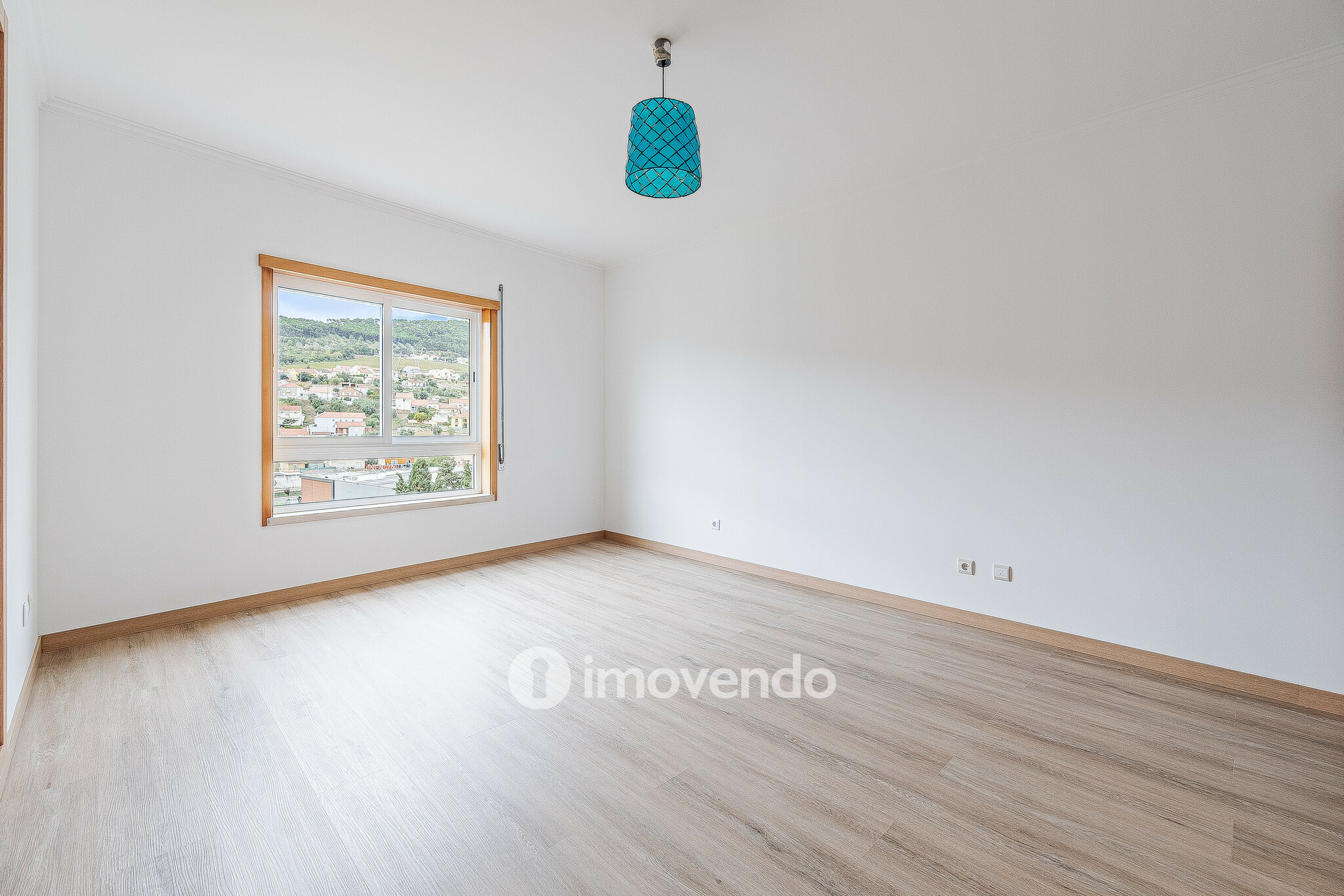 Apartamento T3 com estacionamento em S. João dos Montes