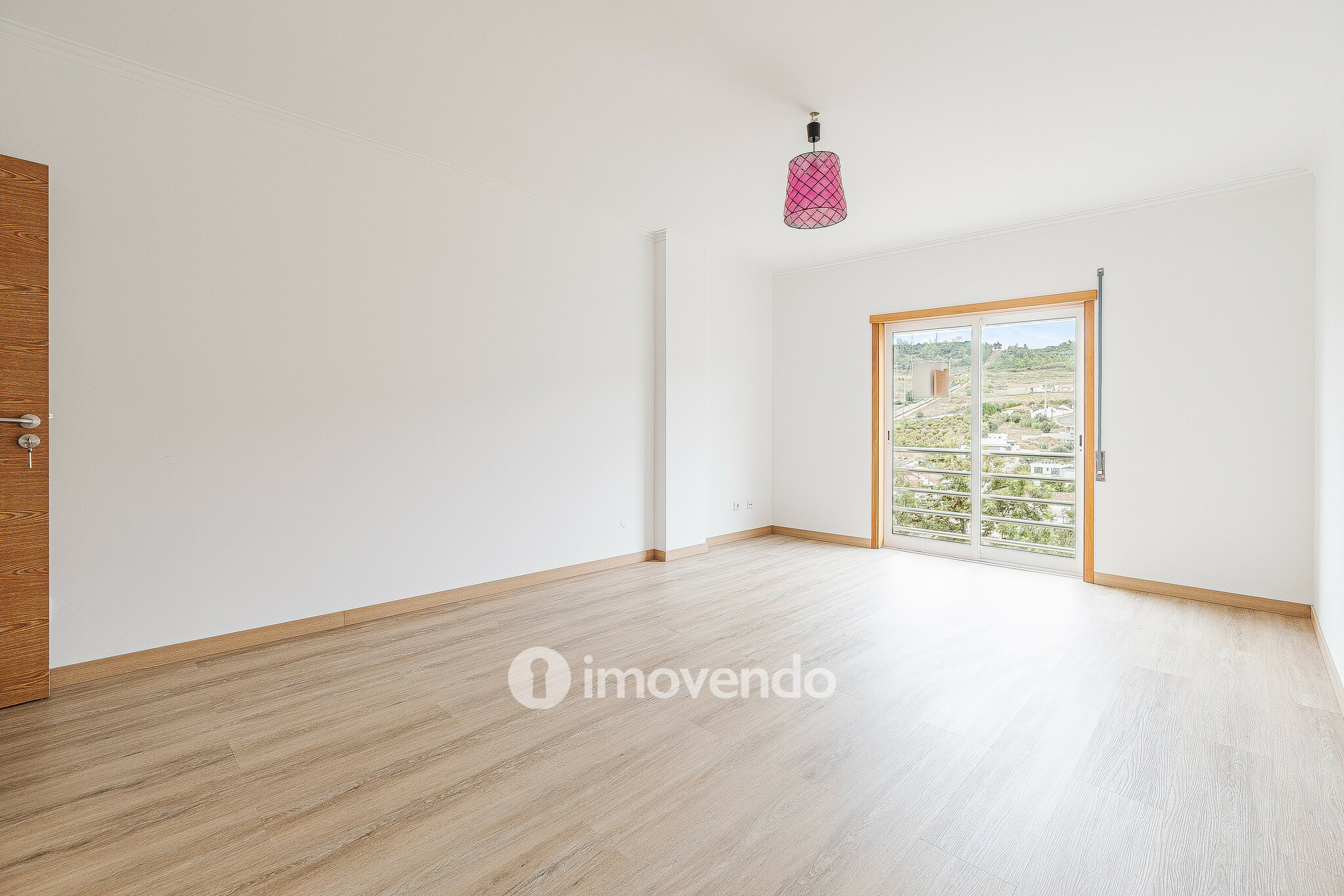 Apartamento T3 com estacionamento em S. João dos Montes