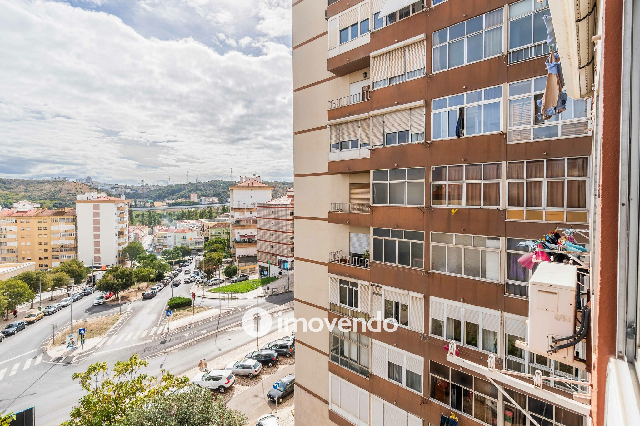 Apartamento T2 com áreas amplas, em Odivelas
