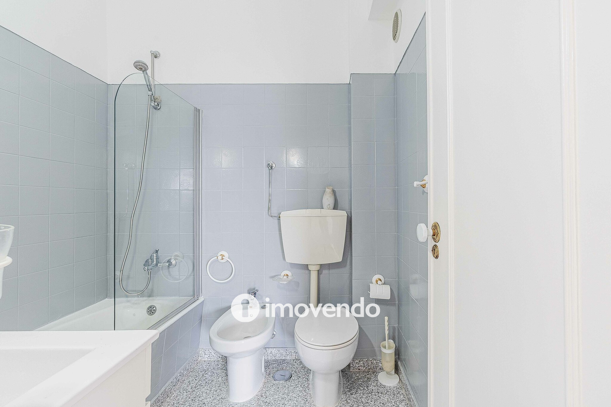 Apartamento T2 com áreas amplas, em Odivelas
