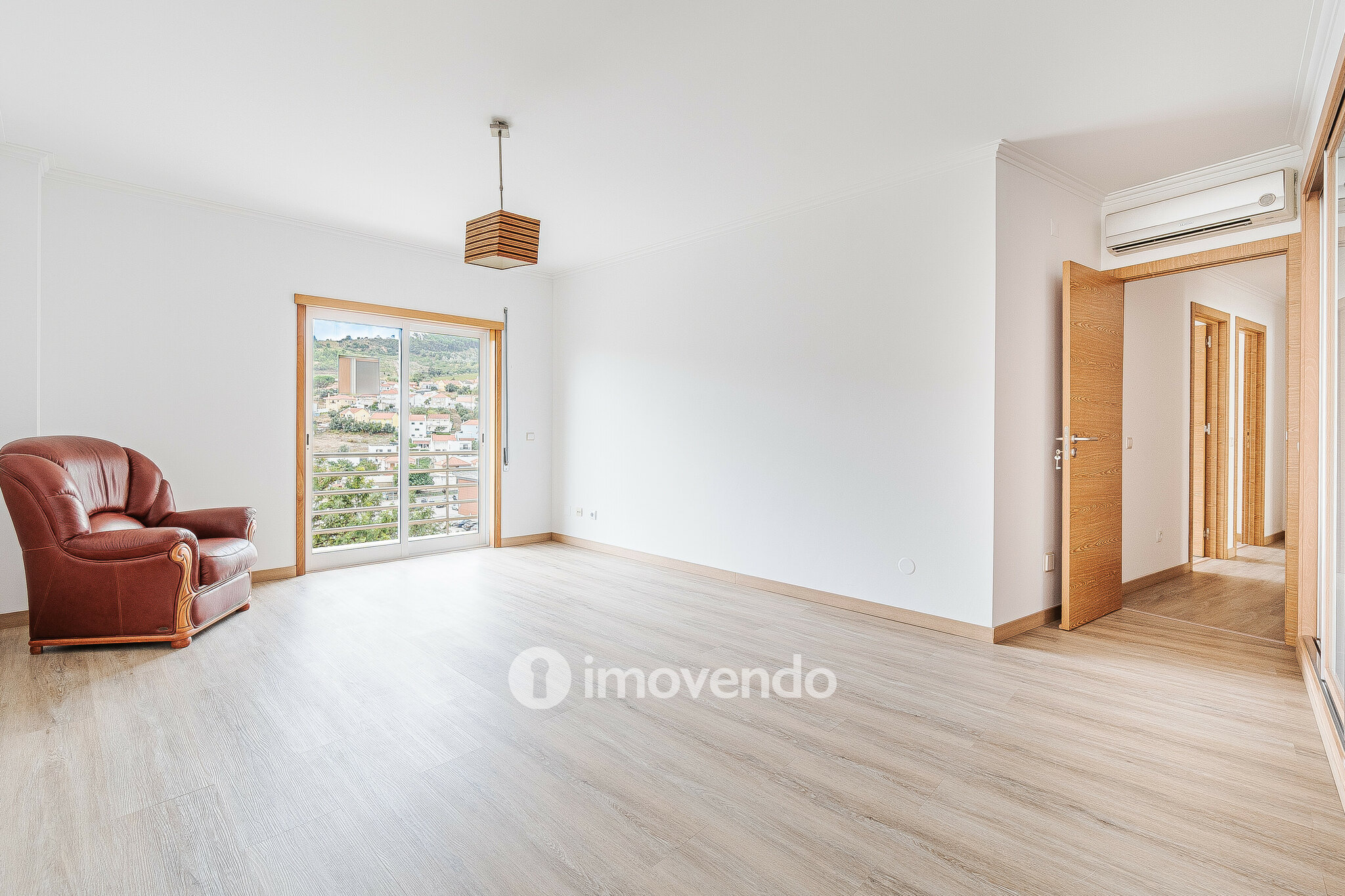 Apartamento T3 com estacionamento em S. João dos Montes