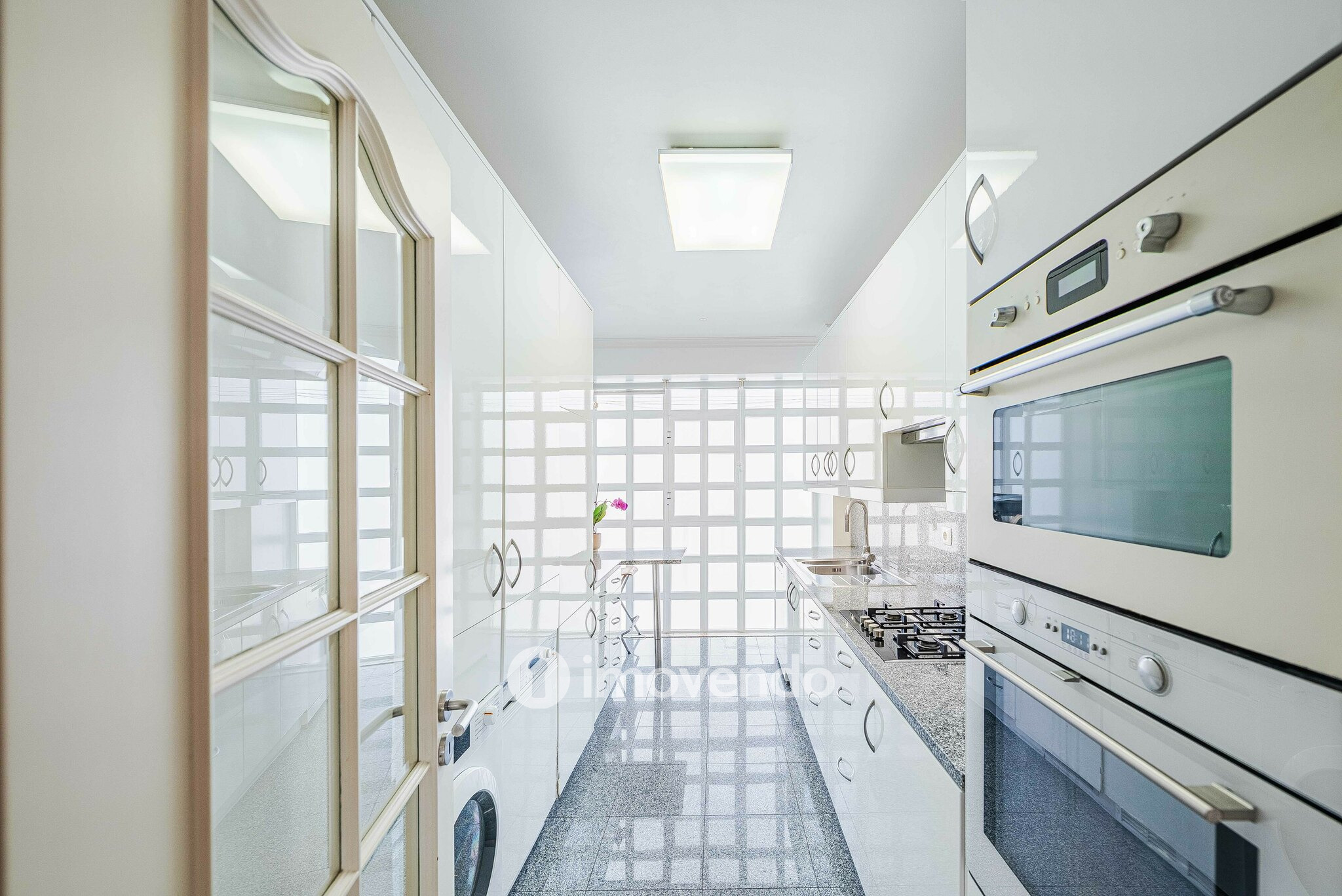 Apartamento T3 exclusivo, com garagem e vista mar, na Parede