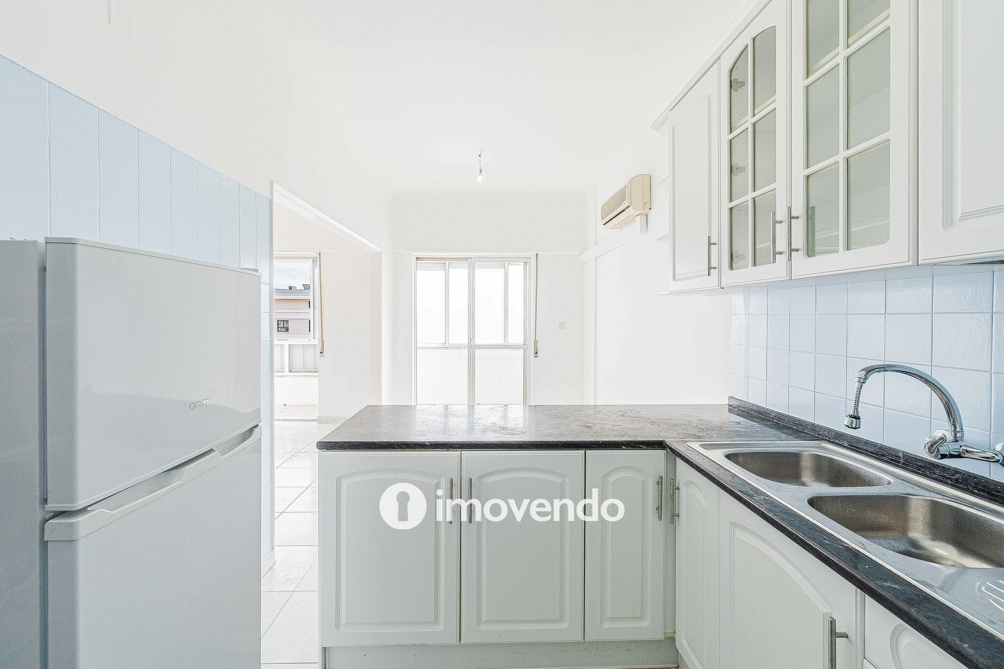 Apartamento T2 com áreas amplas, em Odivelas