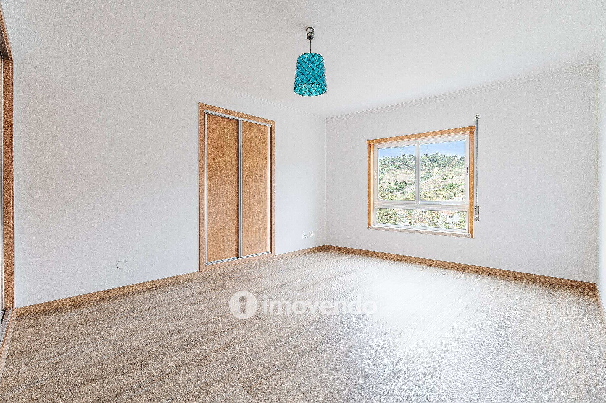 Apartamento T3 com estacionamento em S. João dos Montes