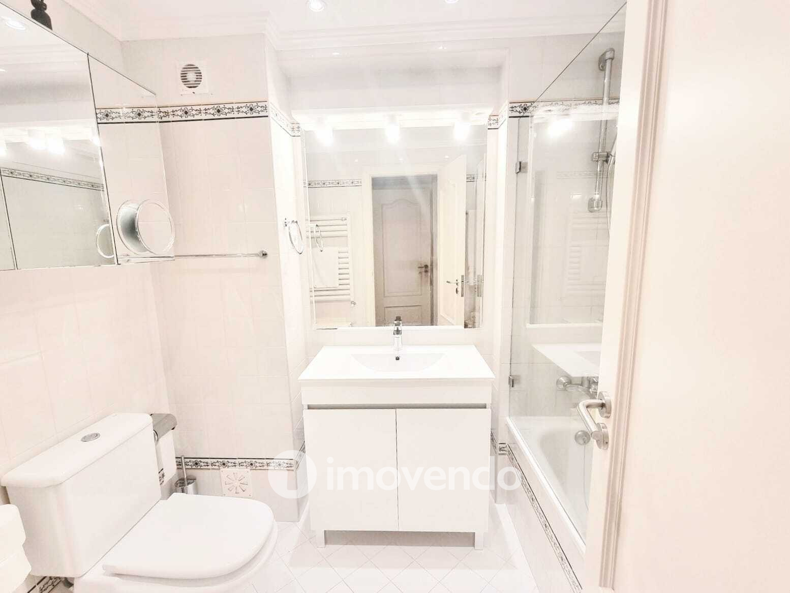 Apartamento T3 exclusivo, com garagem e vista mar, na Parede