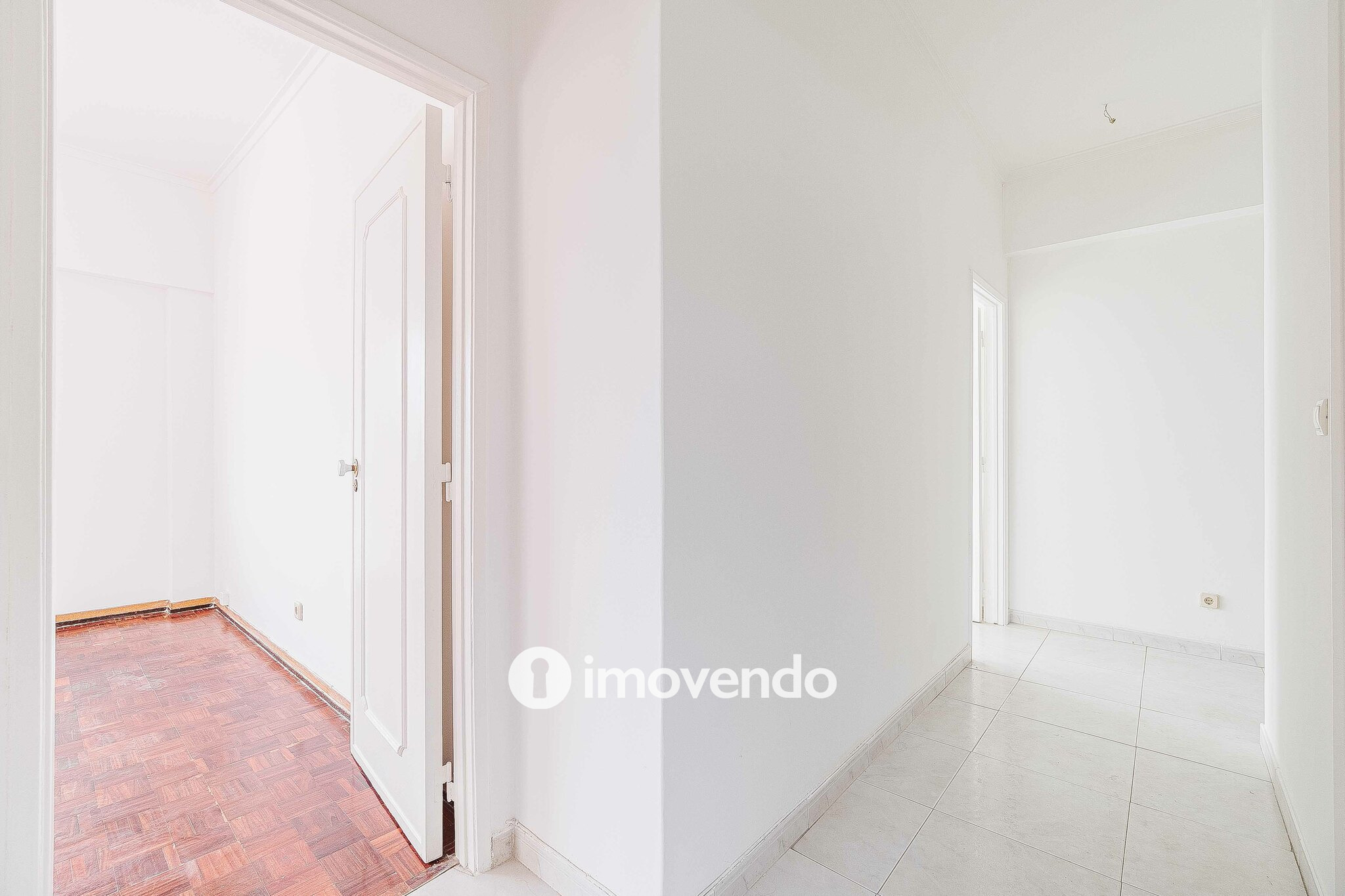 Apartamento T2 com áreas amplas, em Odivelas