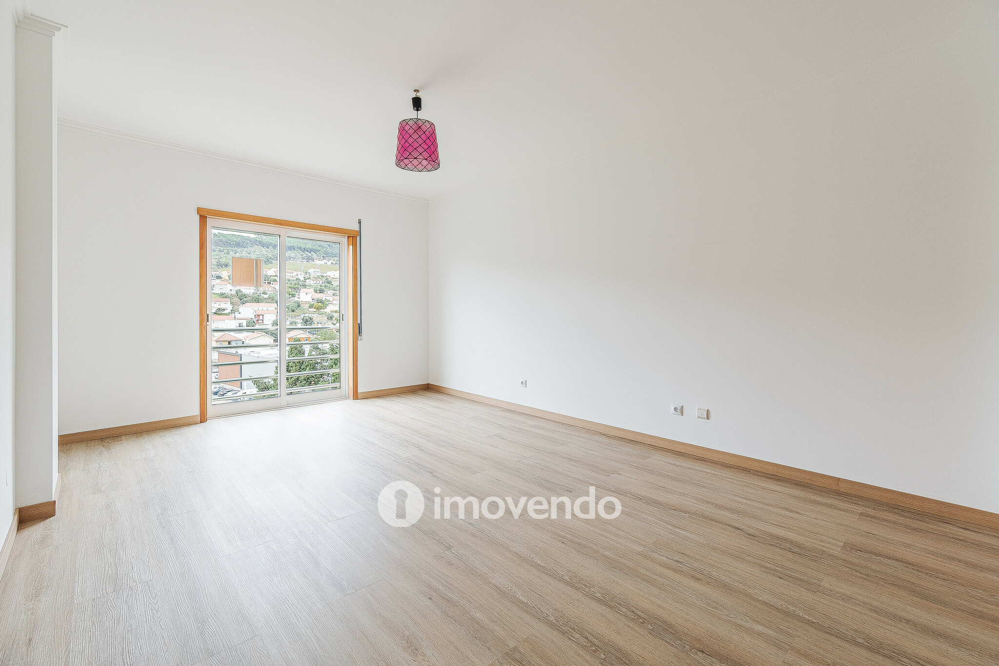 Apartamento T3 com estacionamento em S. João dos Montes