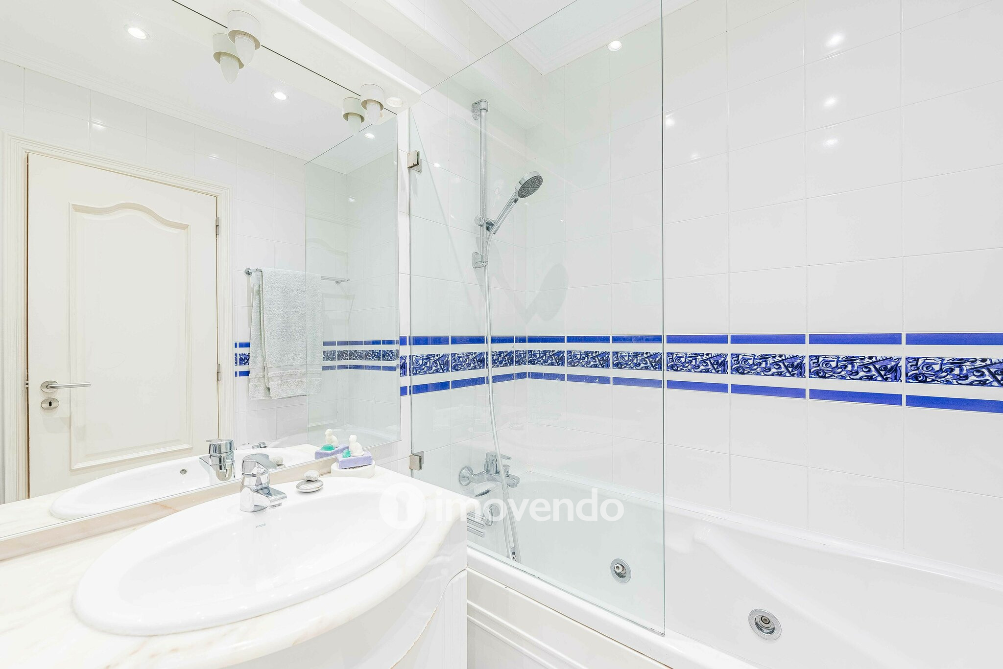 Apartamento T3 exclusivo, com garagem e vista mar, na Parede