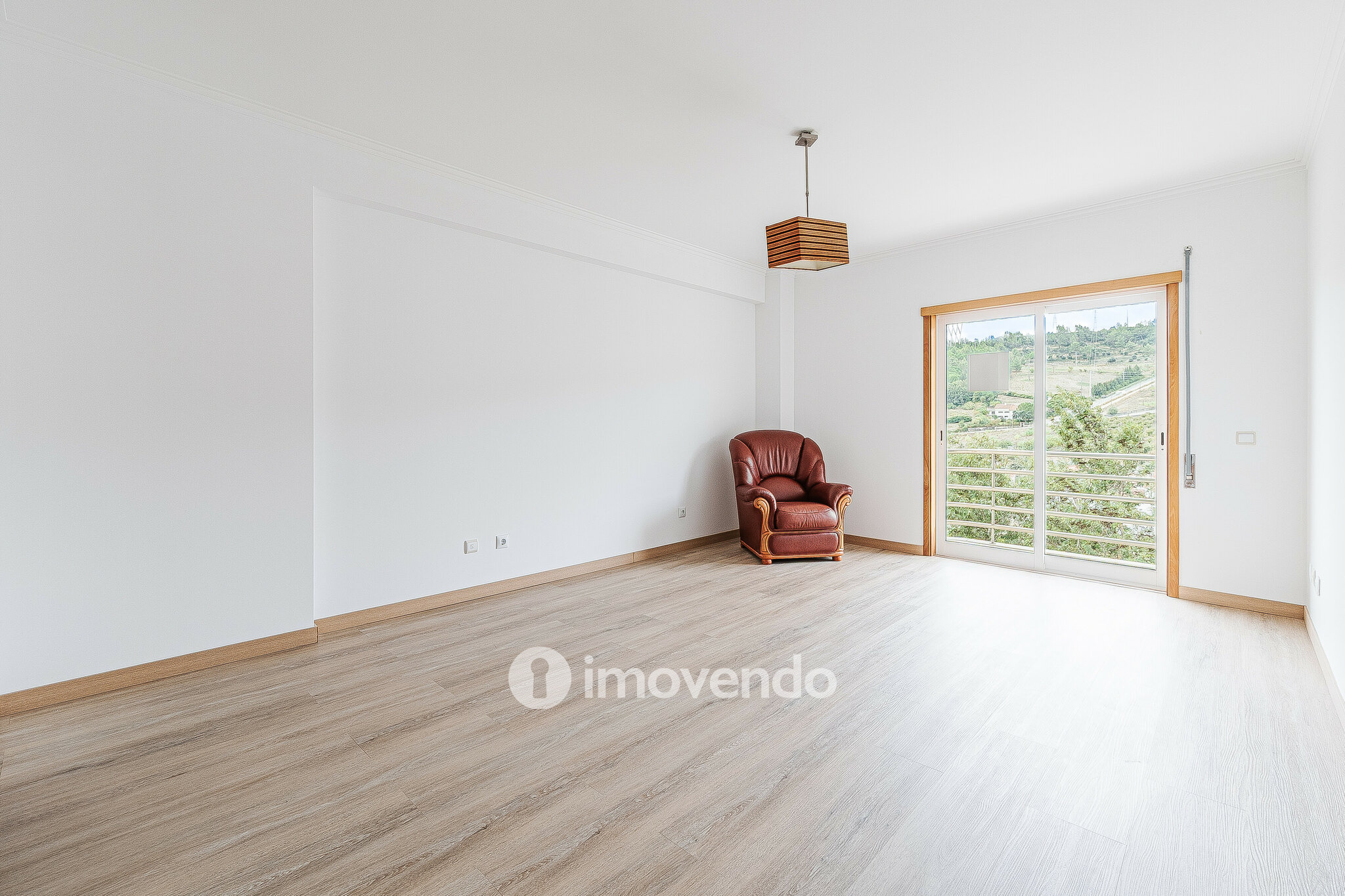 Apartamento T3 com estacionamento em S. João dos Montes