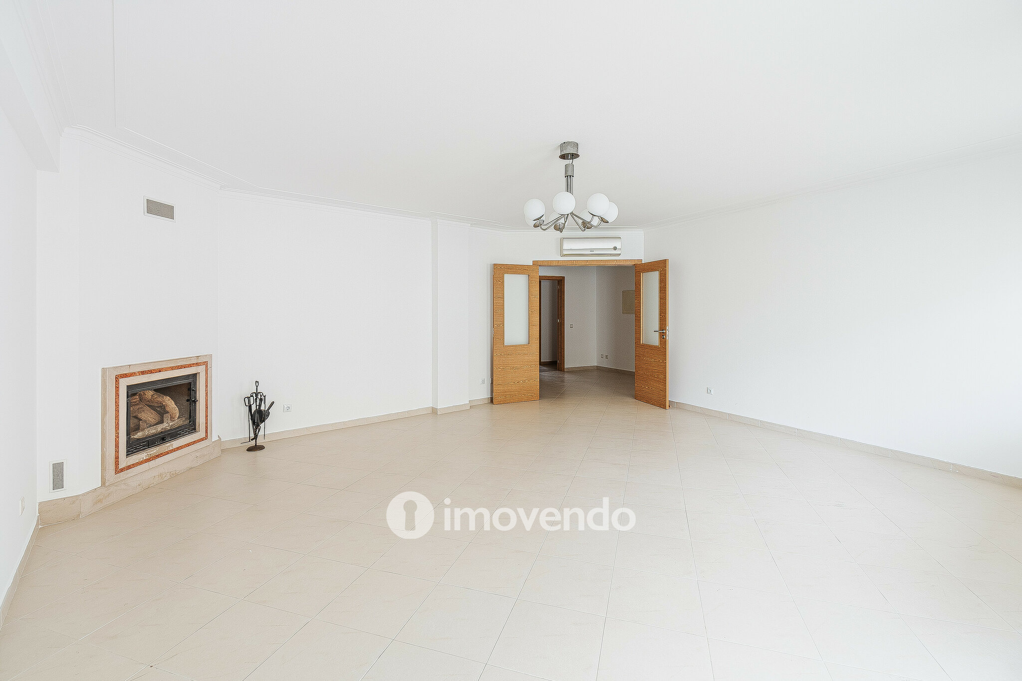 Apartamento T3 com estacionamento em S. João dos Montes