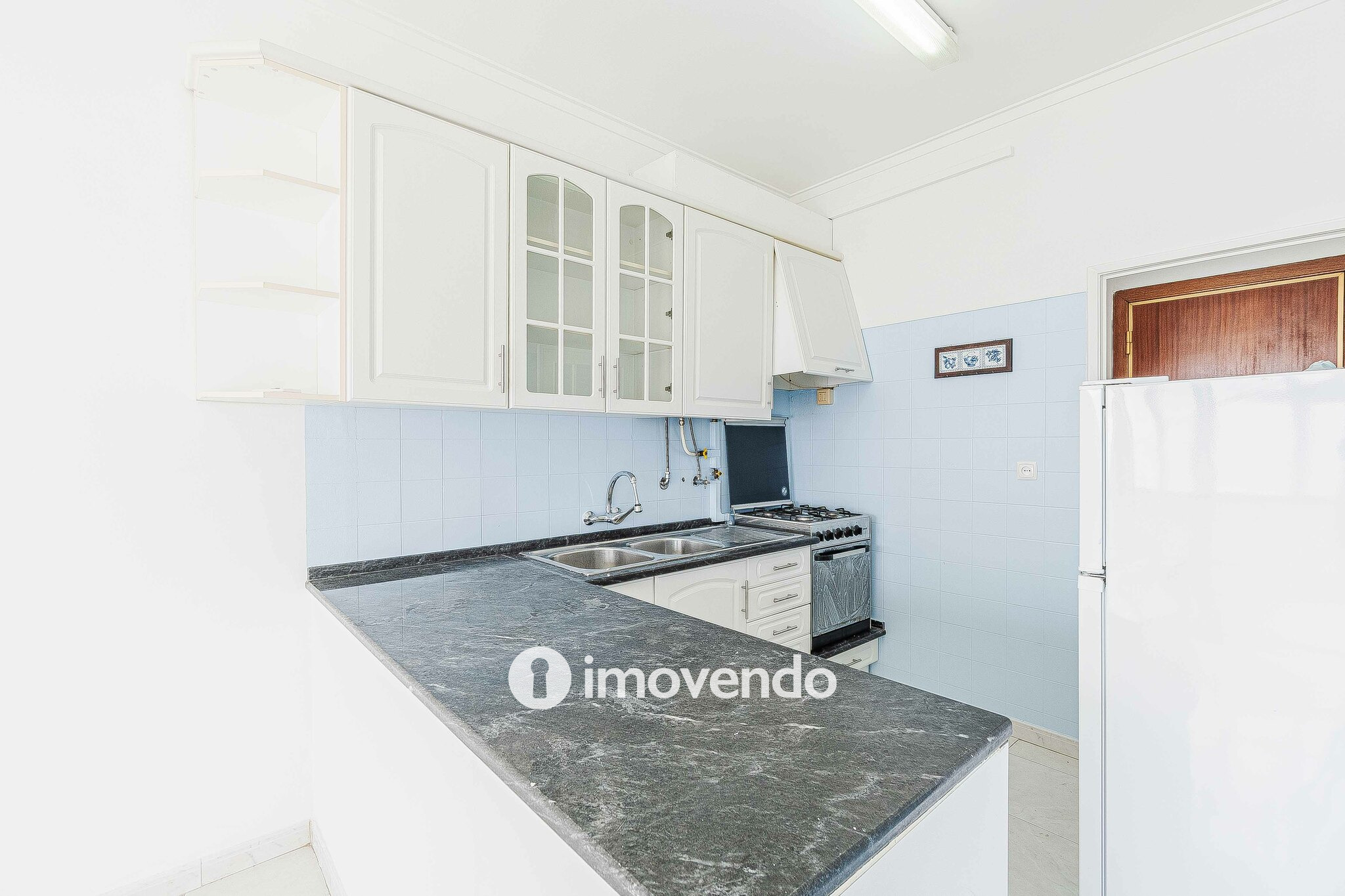 Apartamento T2 com áreas amplas, em Odivelas
