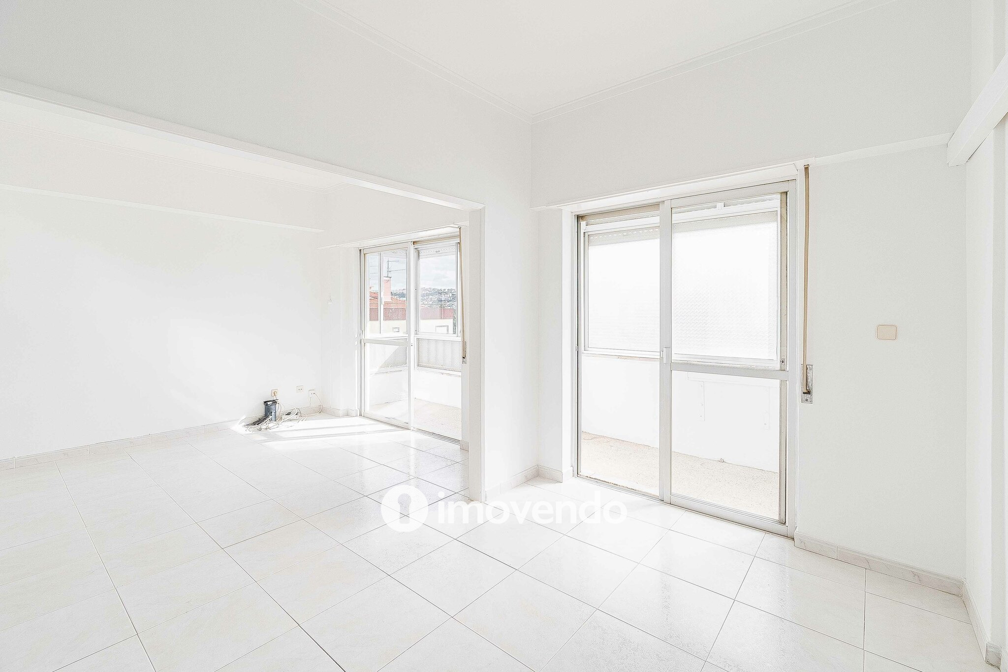 Apartamento T2 com áreas amplas, em Odivelas