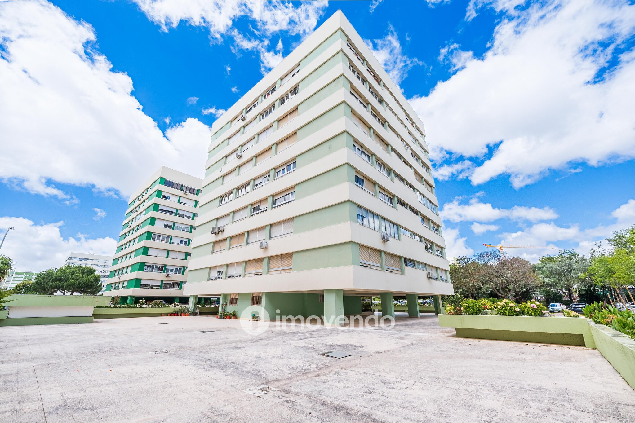 Apartamento T3 com estacionamento, na Quinta do Marquês, em Oeiras