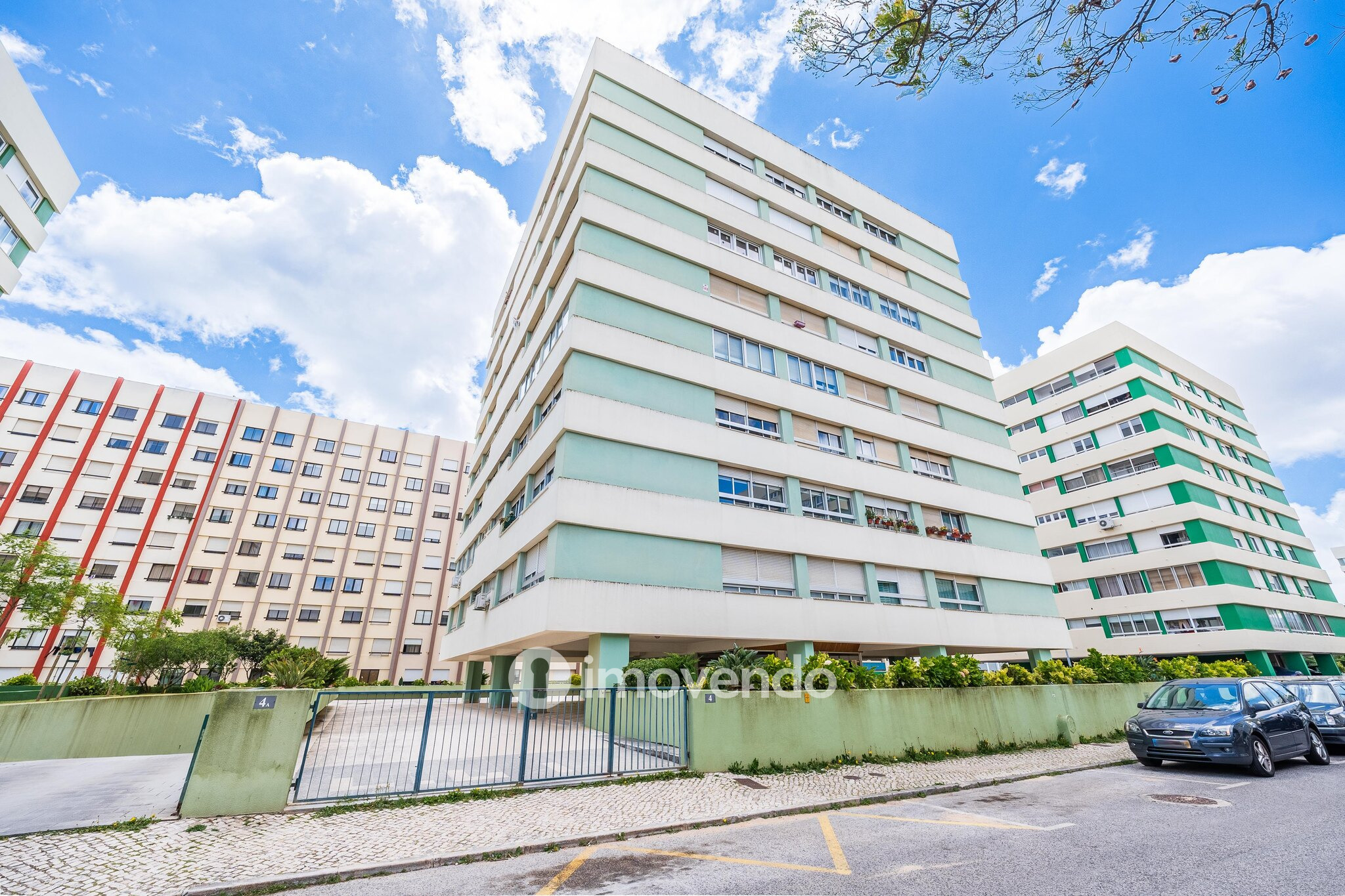Apartamento T3 com estacionamento, na Quinta do Marquês, em Oeiras