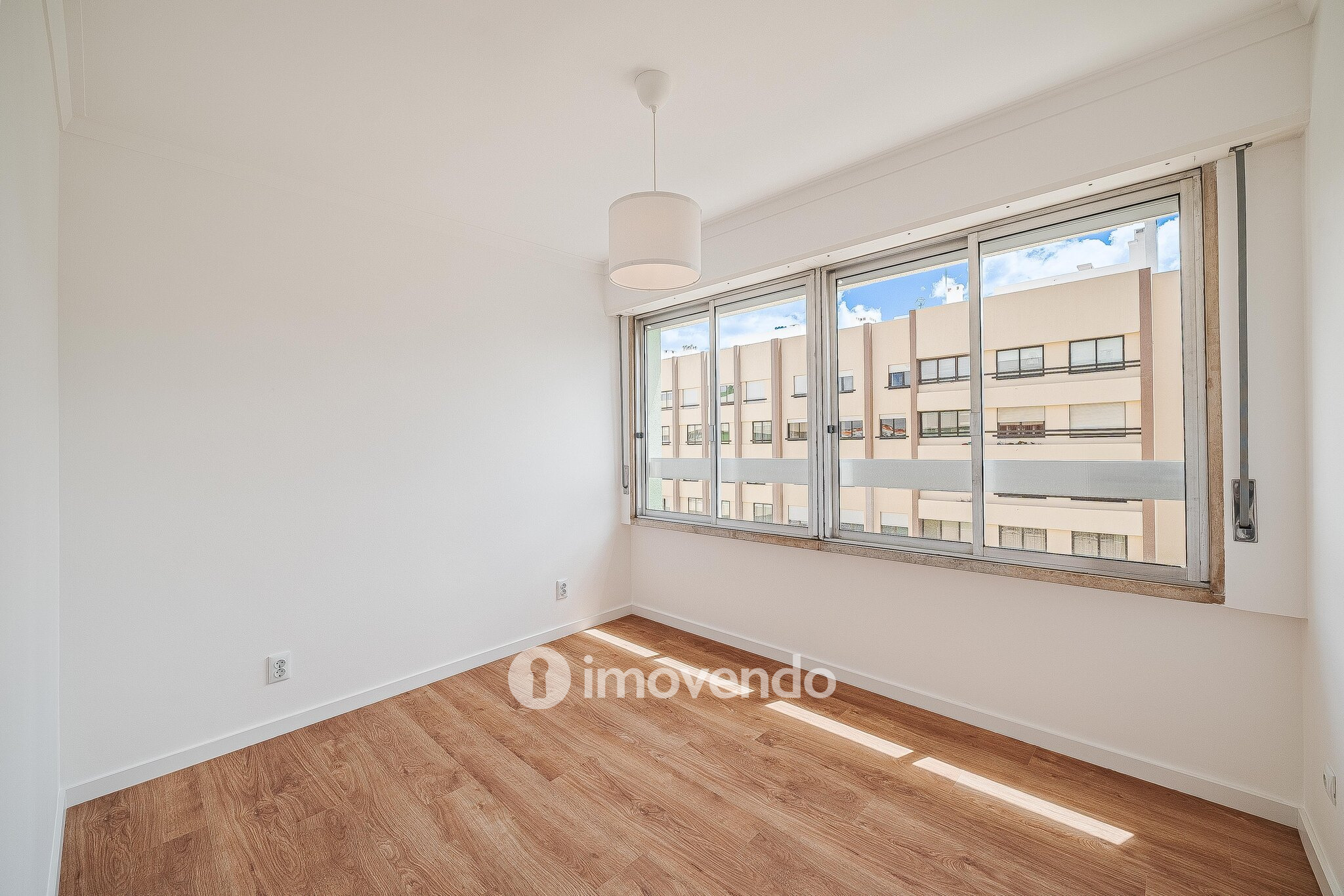Apartamento T3 com estacionamento, na Quinta do Marquês, em Oeiras