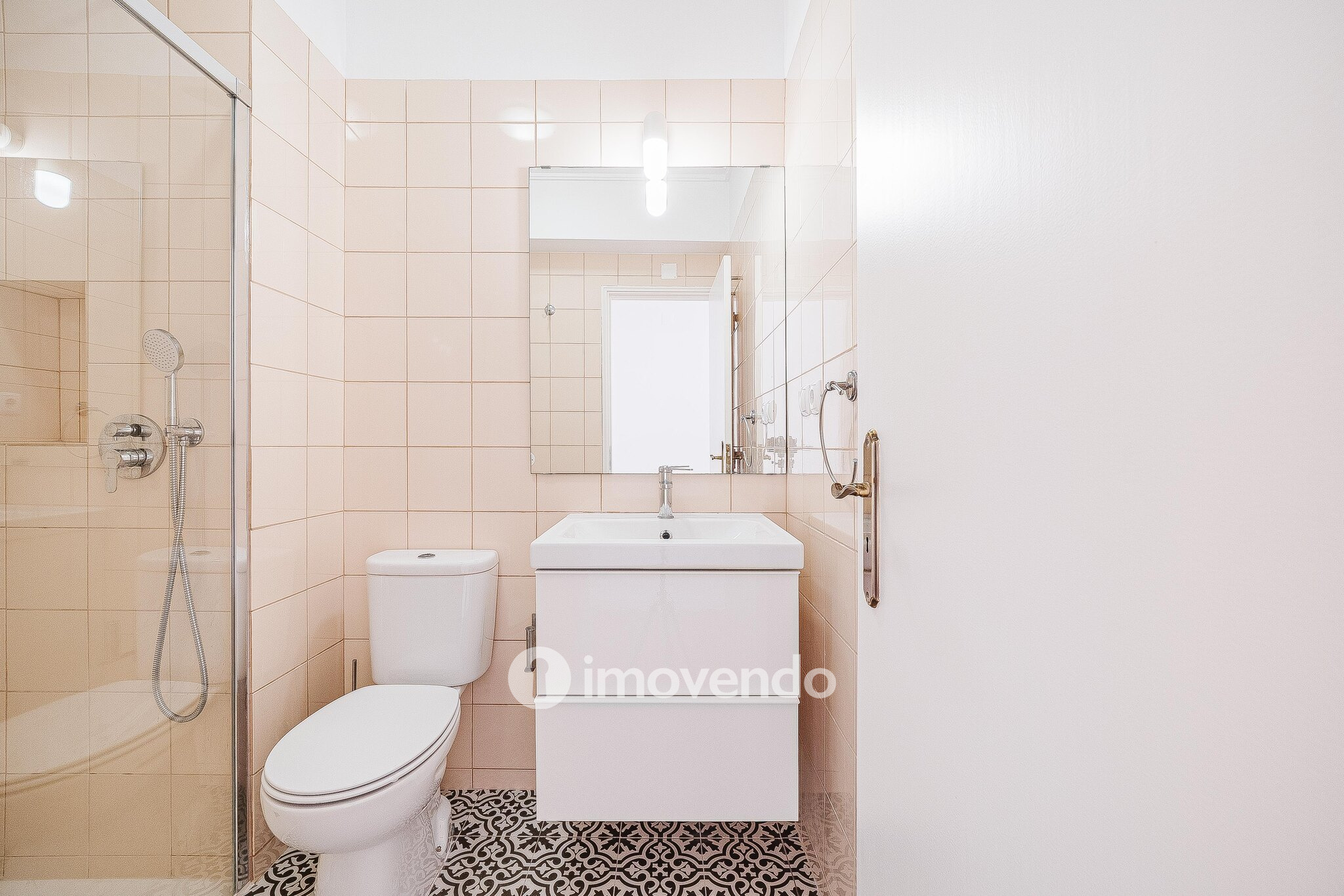 Apartamento T3 com estacionamento, na Quinta do Marquês, em Oeiras