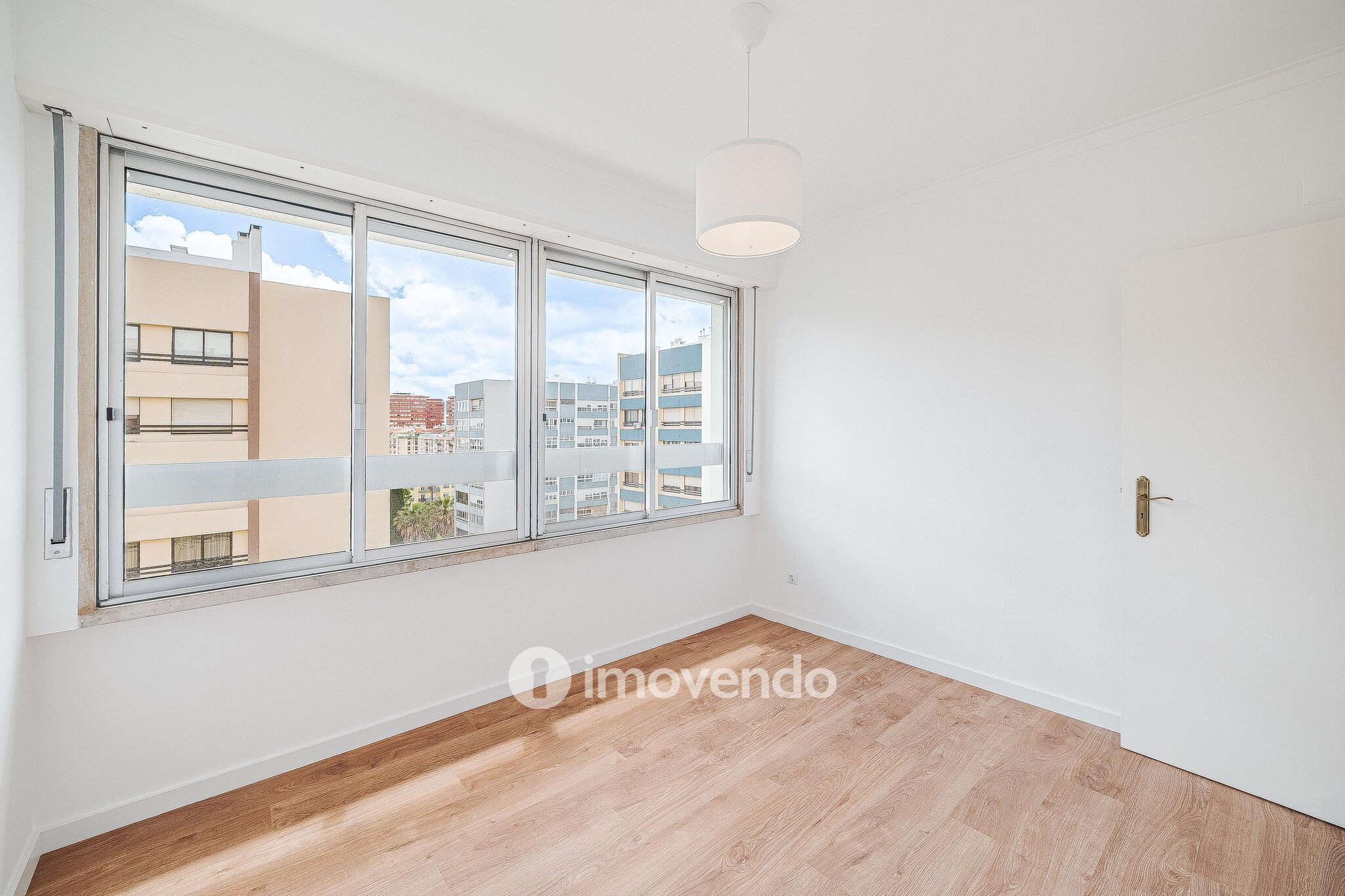 Apartamento T3 com estacionamento, na Quinta do Marquês, em Oeiras