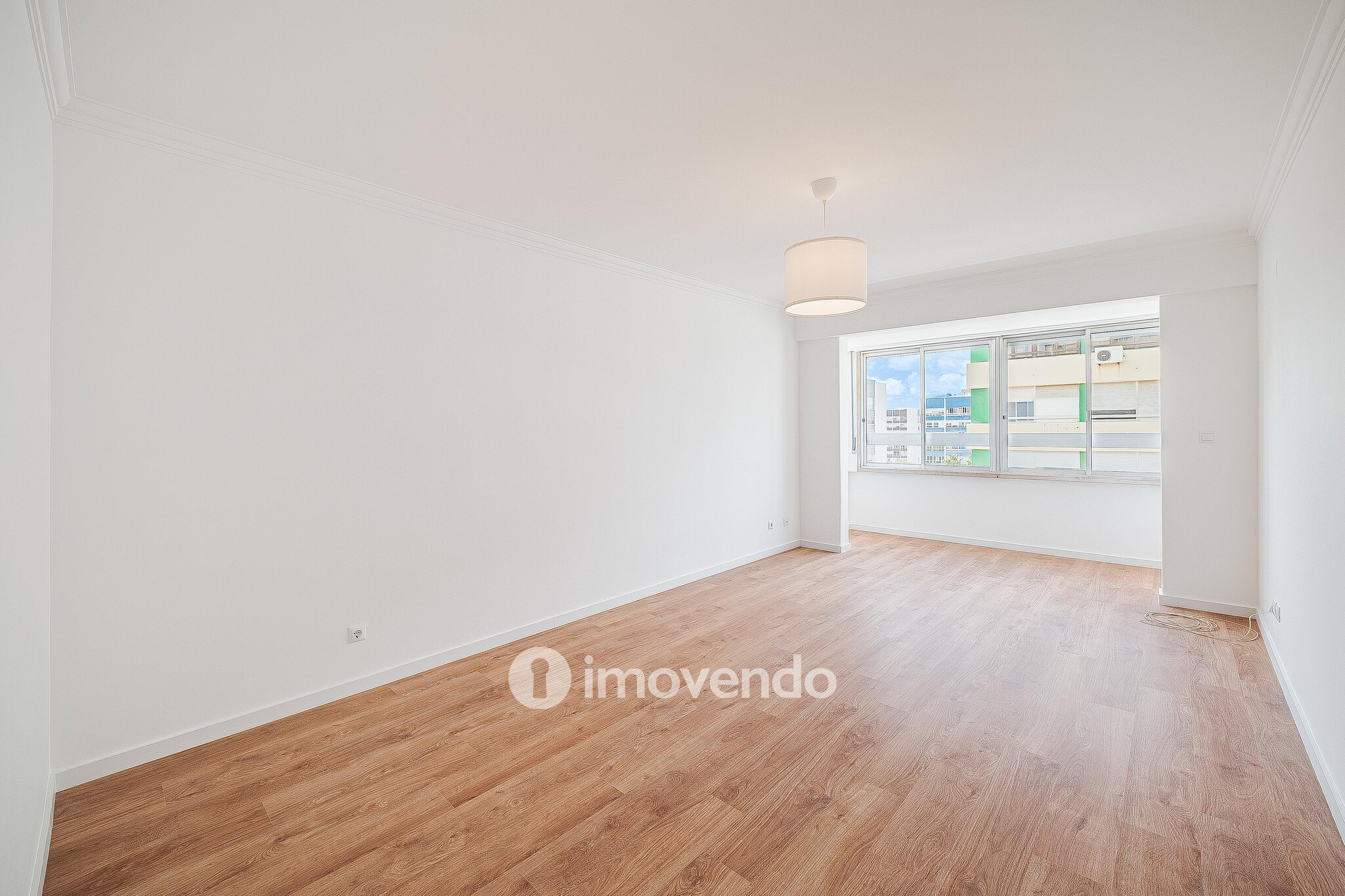Apartamento T3 com estacionamento, na Quinta do Marquês, em Oeiras